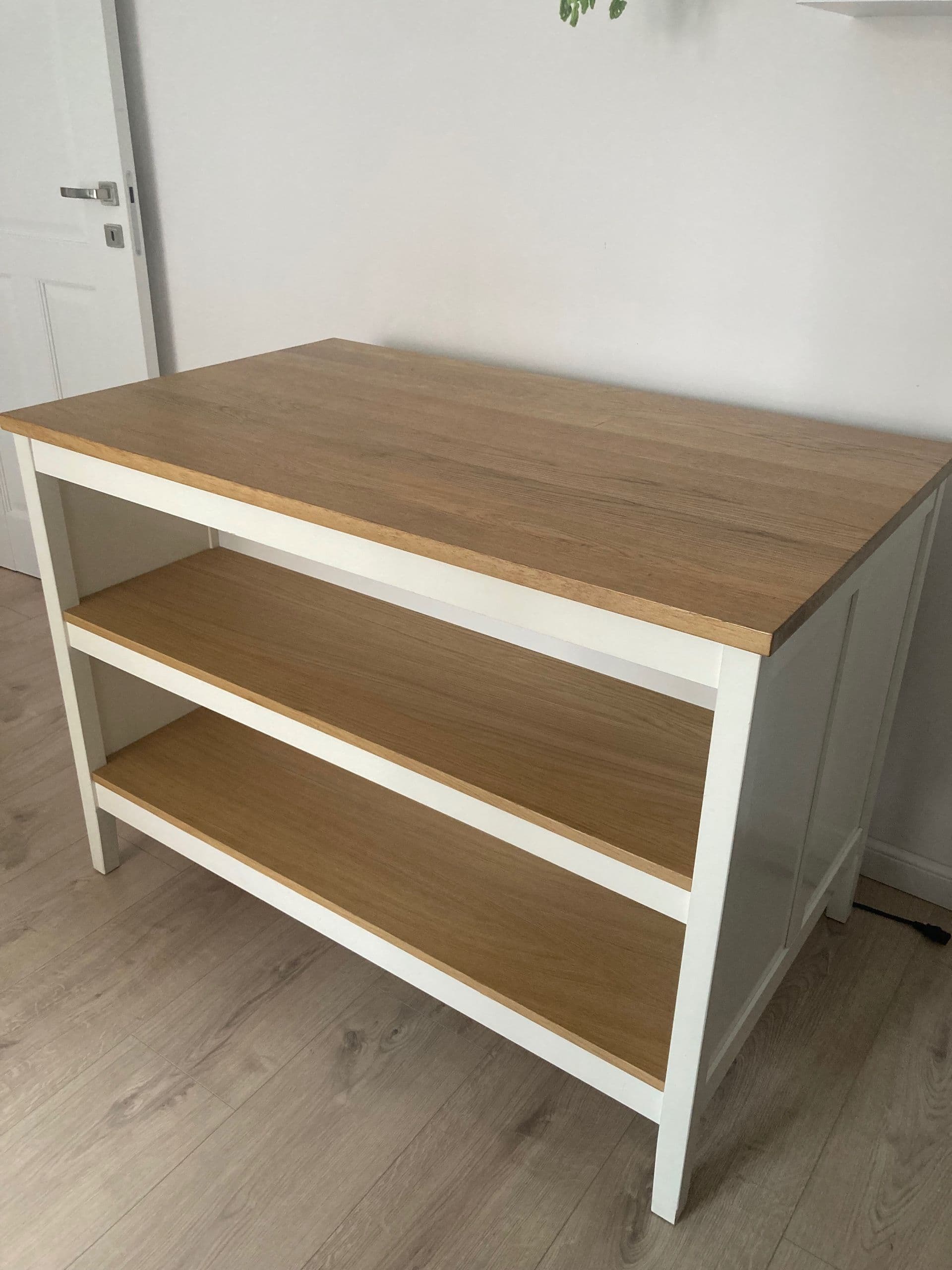 Wyspy kuchenne i wózki i barki