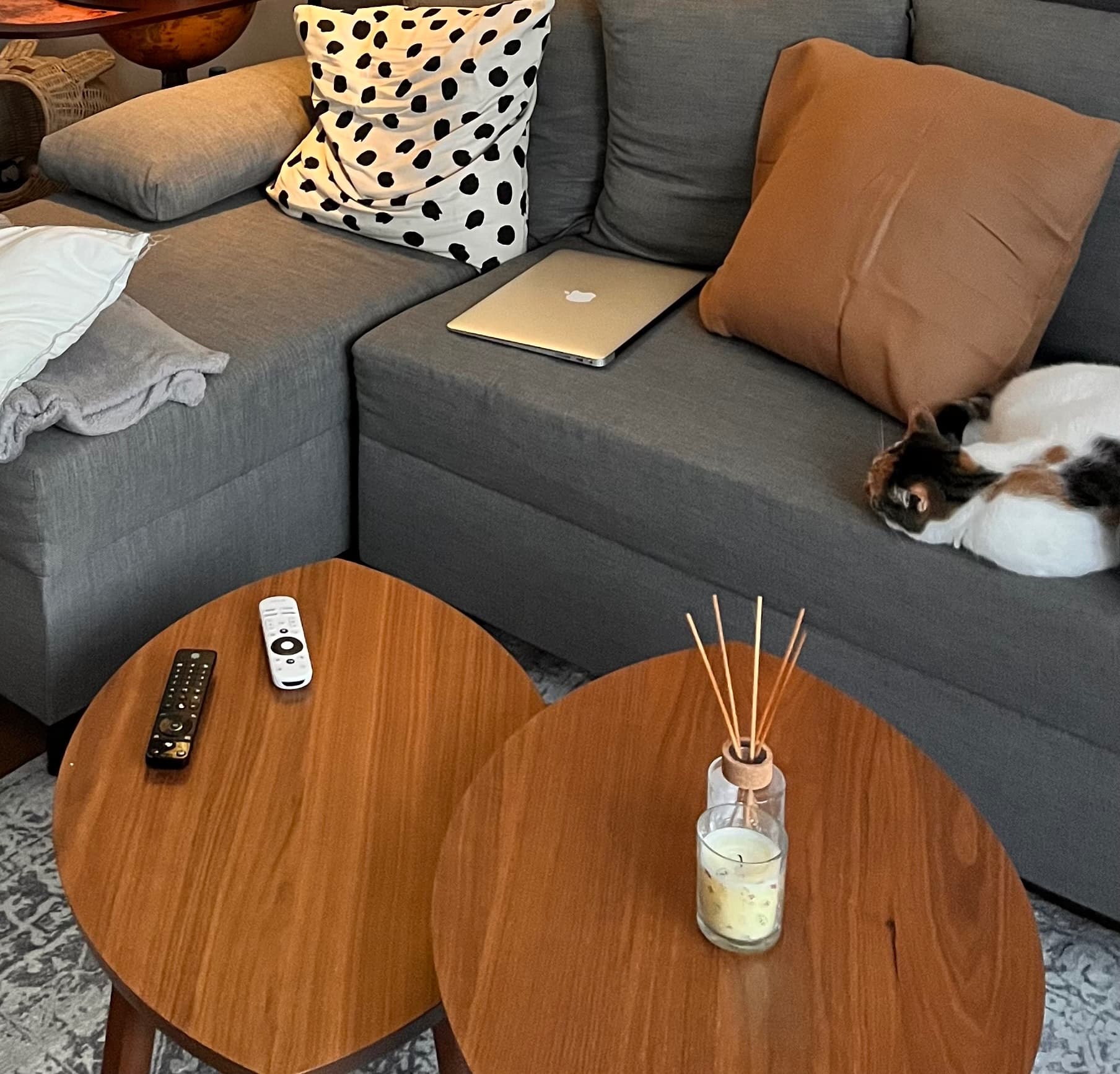 STOCKHOLM STOLIKI stoliki, 2 szt., okleina orzechowa