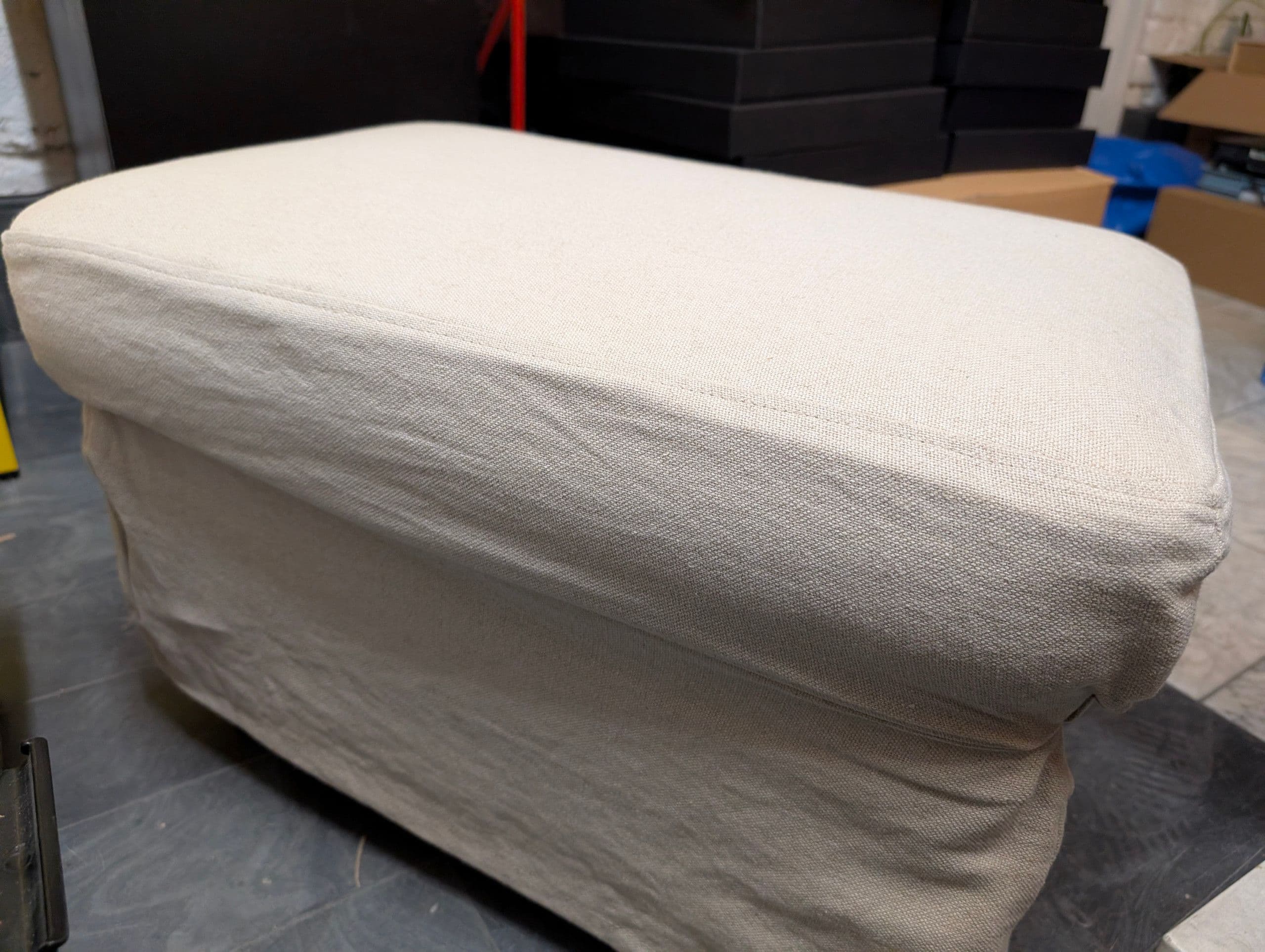 STRANDMON pokrowiec na podnóżek, Naggen beżowy