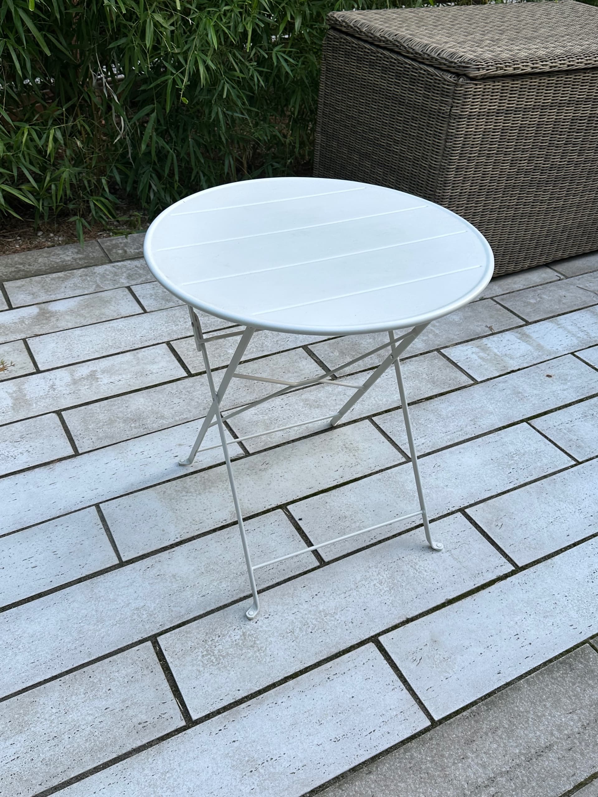 SUNDSÖ STOLIK 65 CM stół, kremowy na zewnątrz, 65 cm