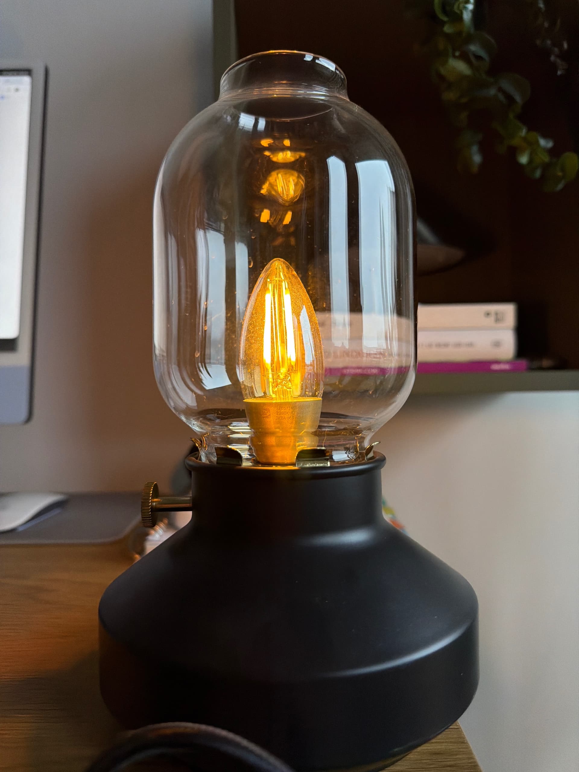TÄRNABY lampa stołowa, można przyciemniać antracyt, 25 cm