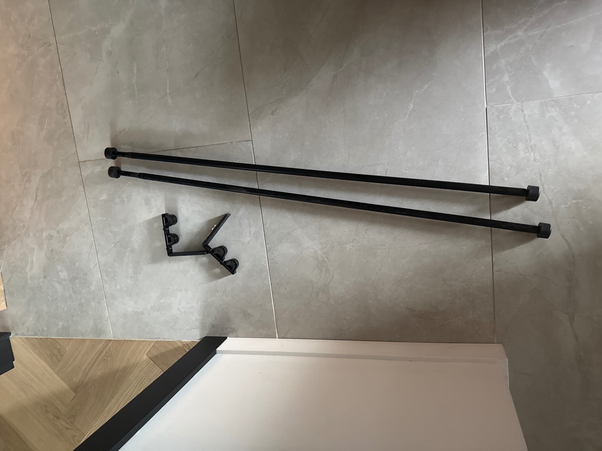 HUGAD / RÄCKA kombinacja/podwójny karnisz, z mocowaniami do ściany/sufitu/z końcówkami czarny, 120-210 cm