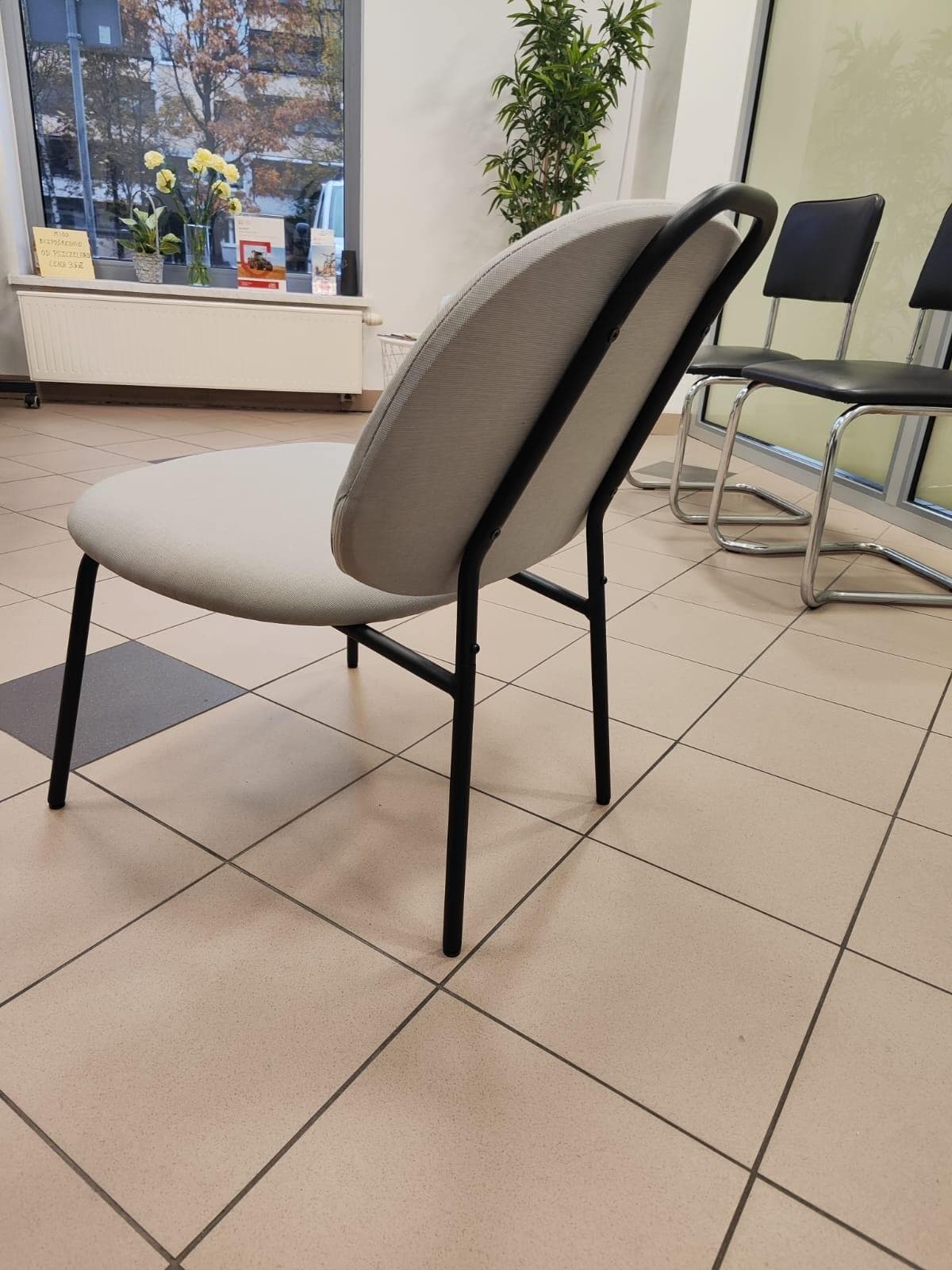 Sprzedam praktycznie  nowe krzesła, brak metki