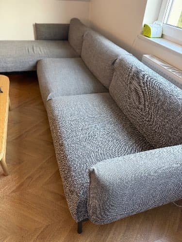 ÄPPLARYD sofa 3-osobowa z szezlongiem, Lejde szary-czarny