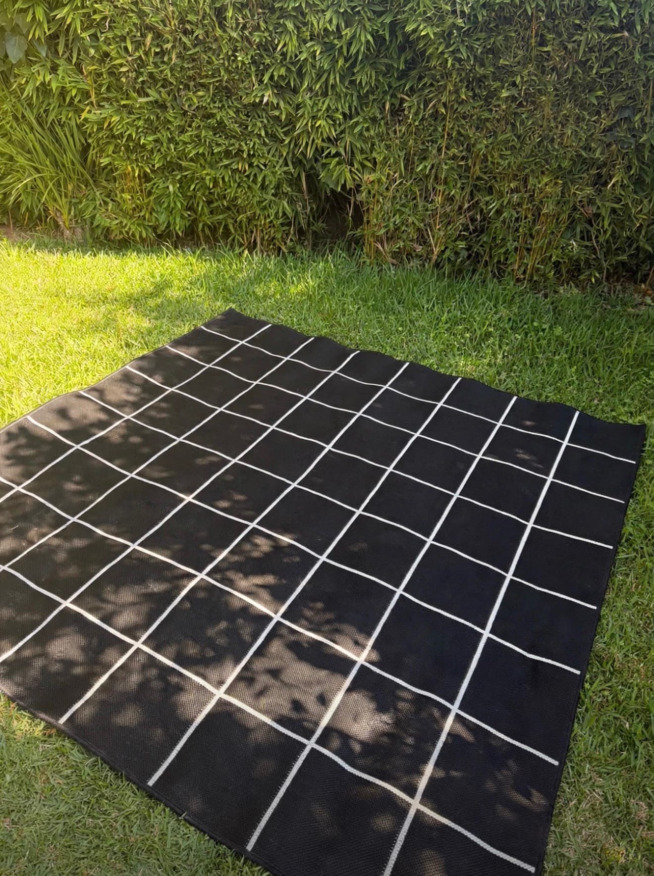SVALLERUP tapete tecelag plana, int/exterior, preto/branco