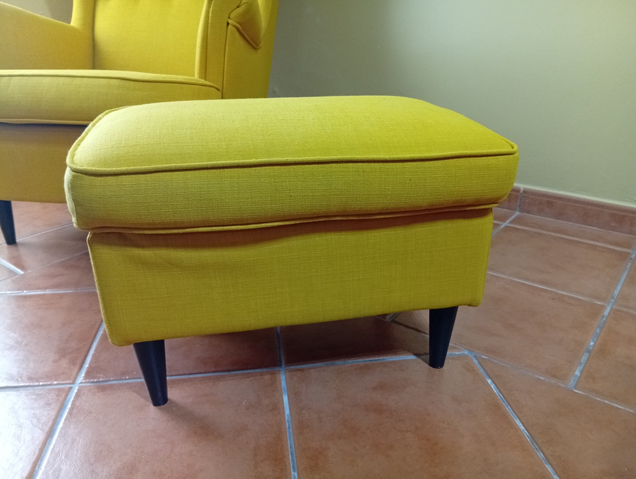 STRANDMON Repousa-pés, Skiftebo amarelo