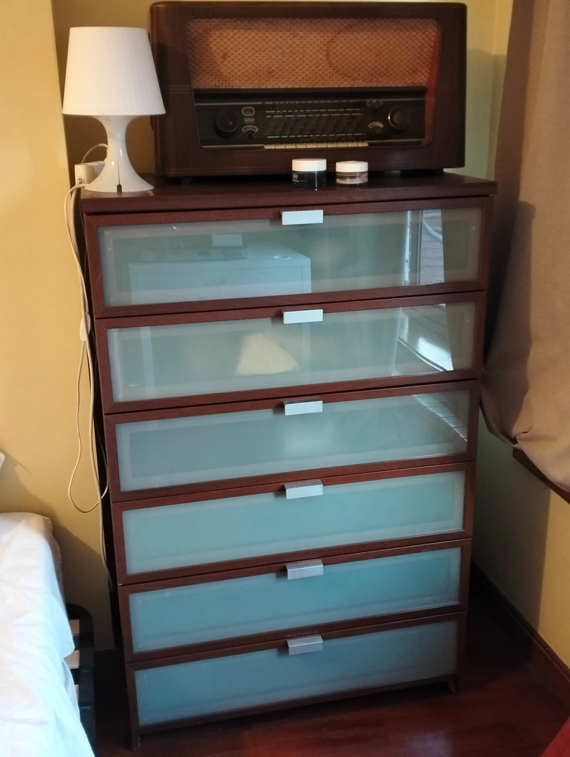 Cómodas chest of 6 drawers, black-brown/frosted glass