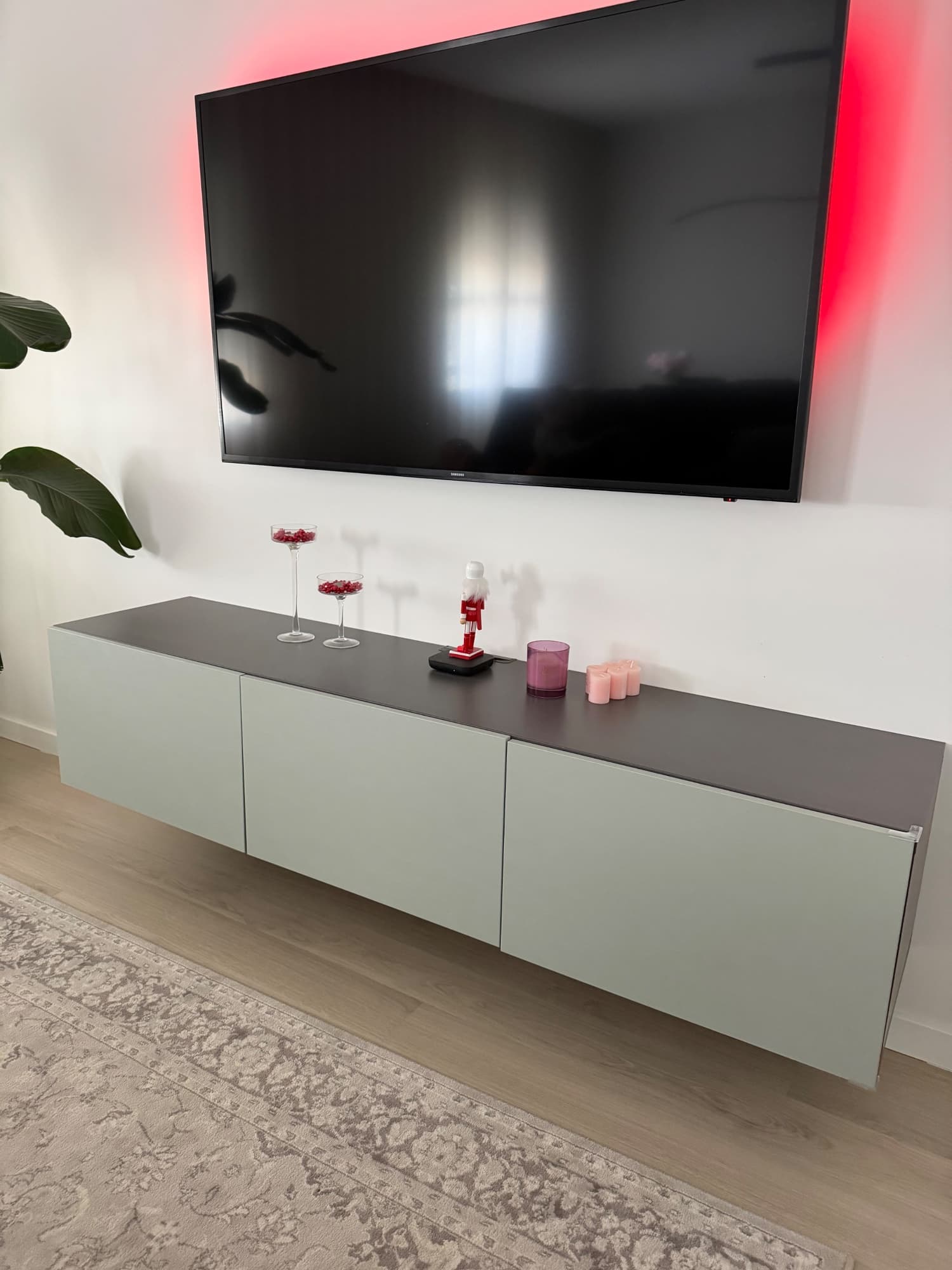 BESTÅ móvel de TV c/portas, preto-castanho/Riksviken efeito estanho escuro escovado
