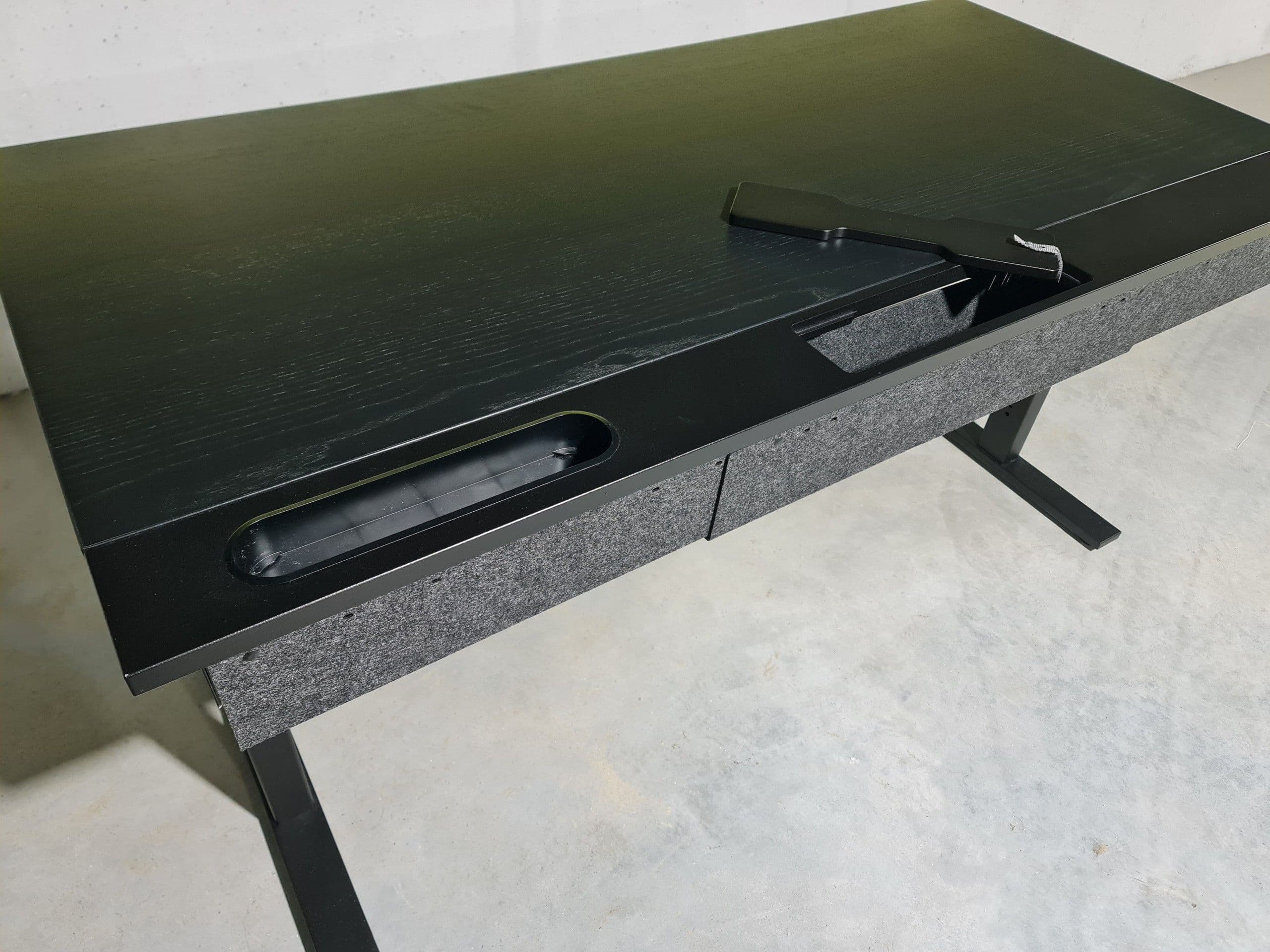 MITTZON desk, walnut veneer/black, 160x80 cm