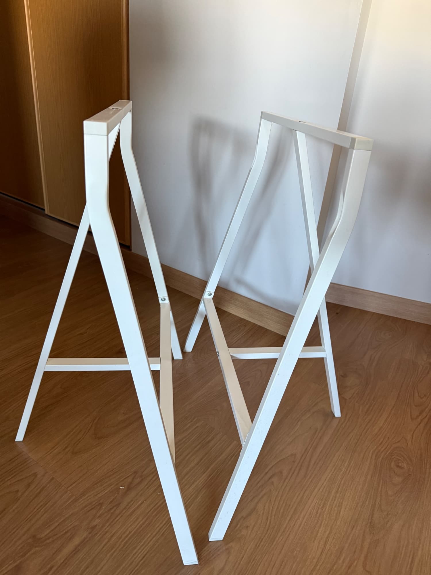 LERBERG trestle, white