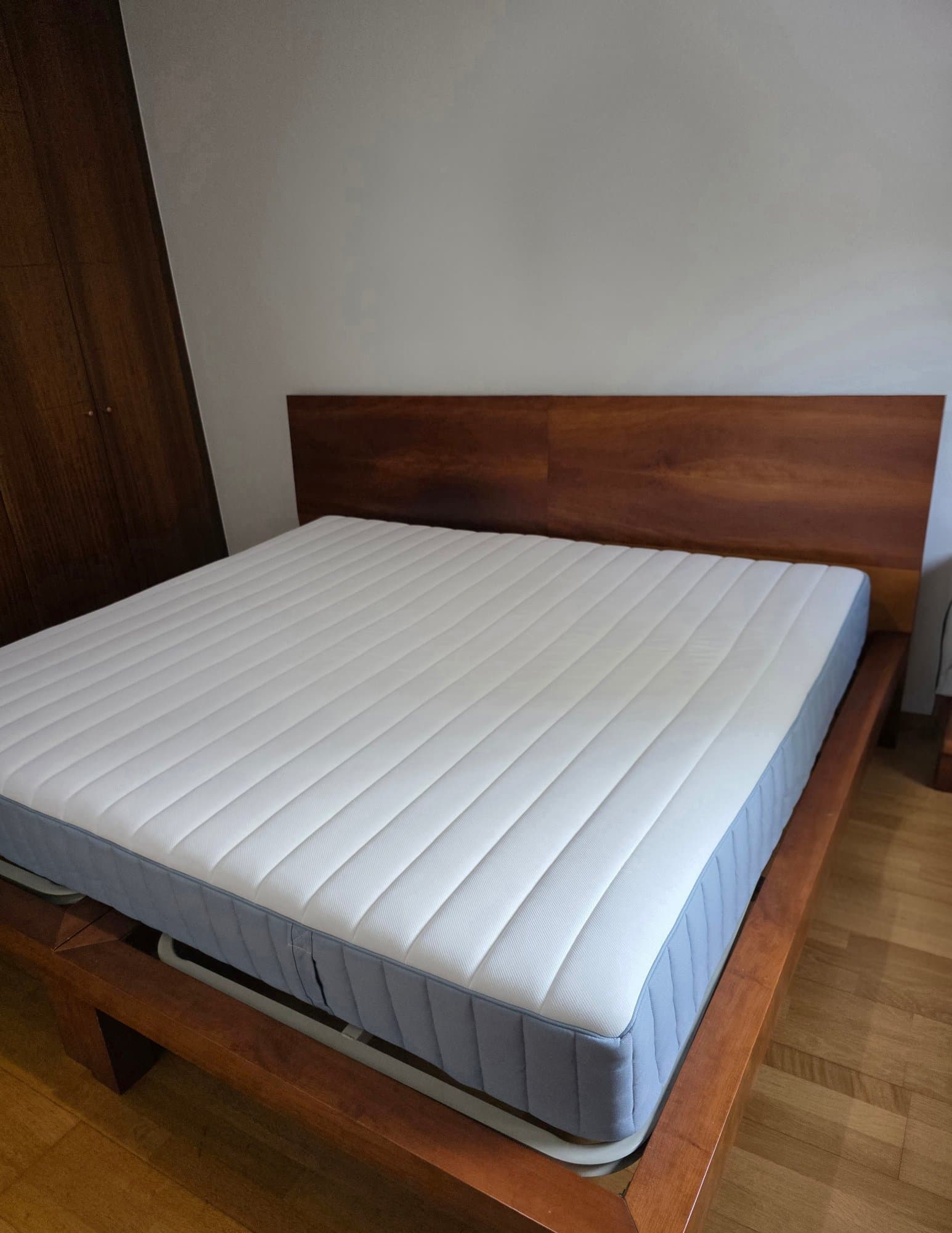 VESTERÖY colchão e sobrecolchão, extra firme azul claro/Nisseholm branco, 160x200 cm