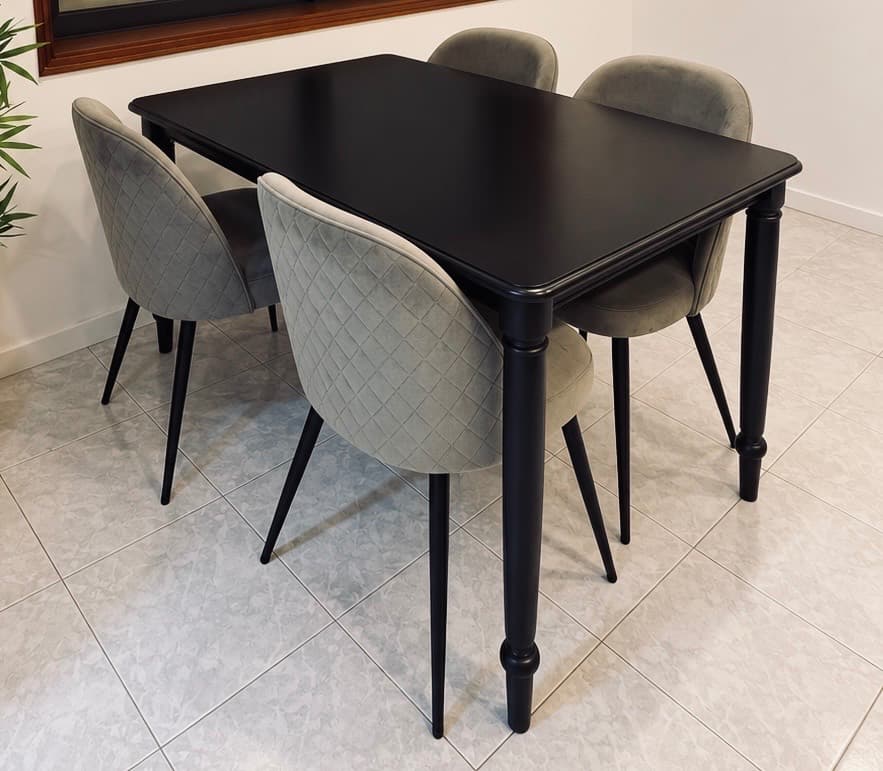 MESA IKEA-4 CADEIRAS table and 4 chairs