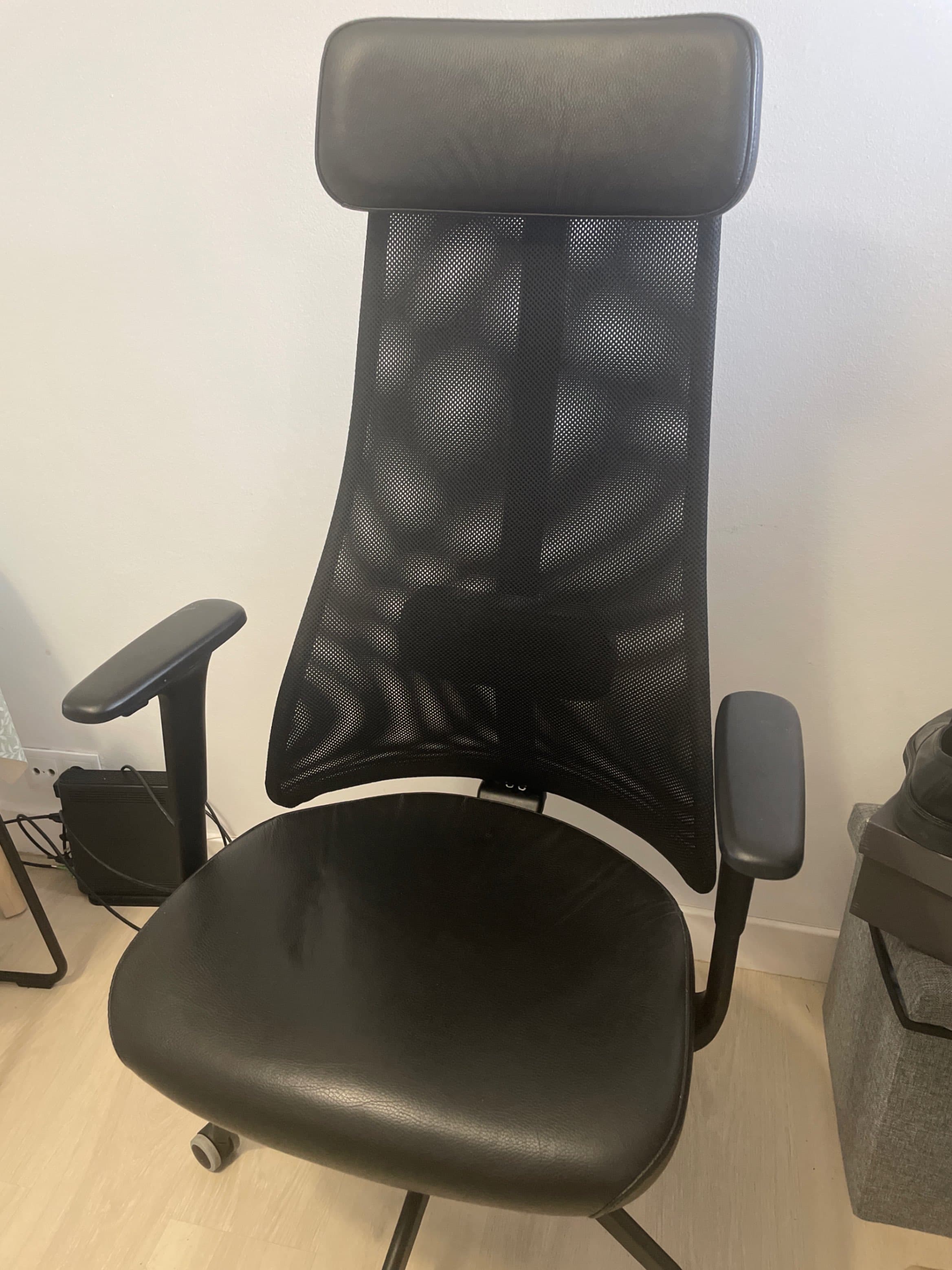 JÄRVFJÄLLET office chair with armrests, Glose black