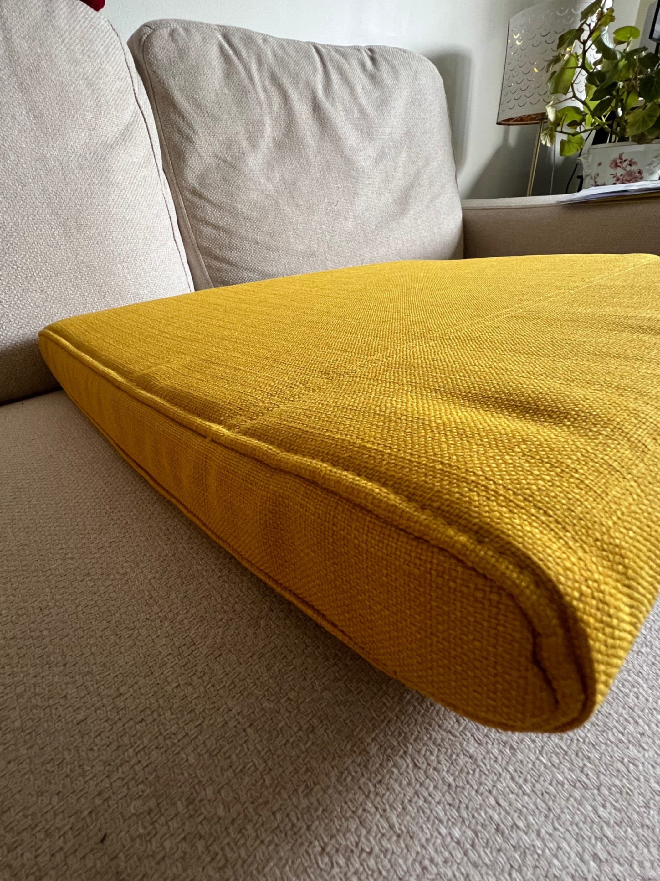 POÄNG almofada p/repousa-pés, Skiftebo amarelo