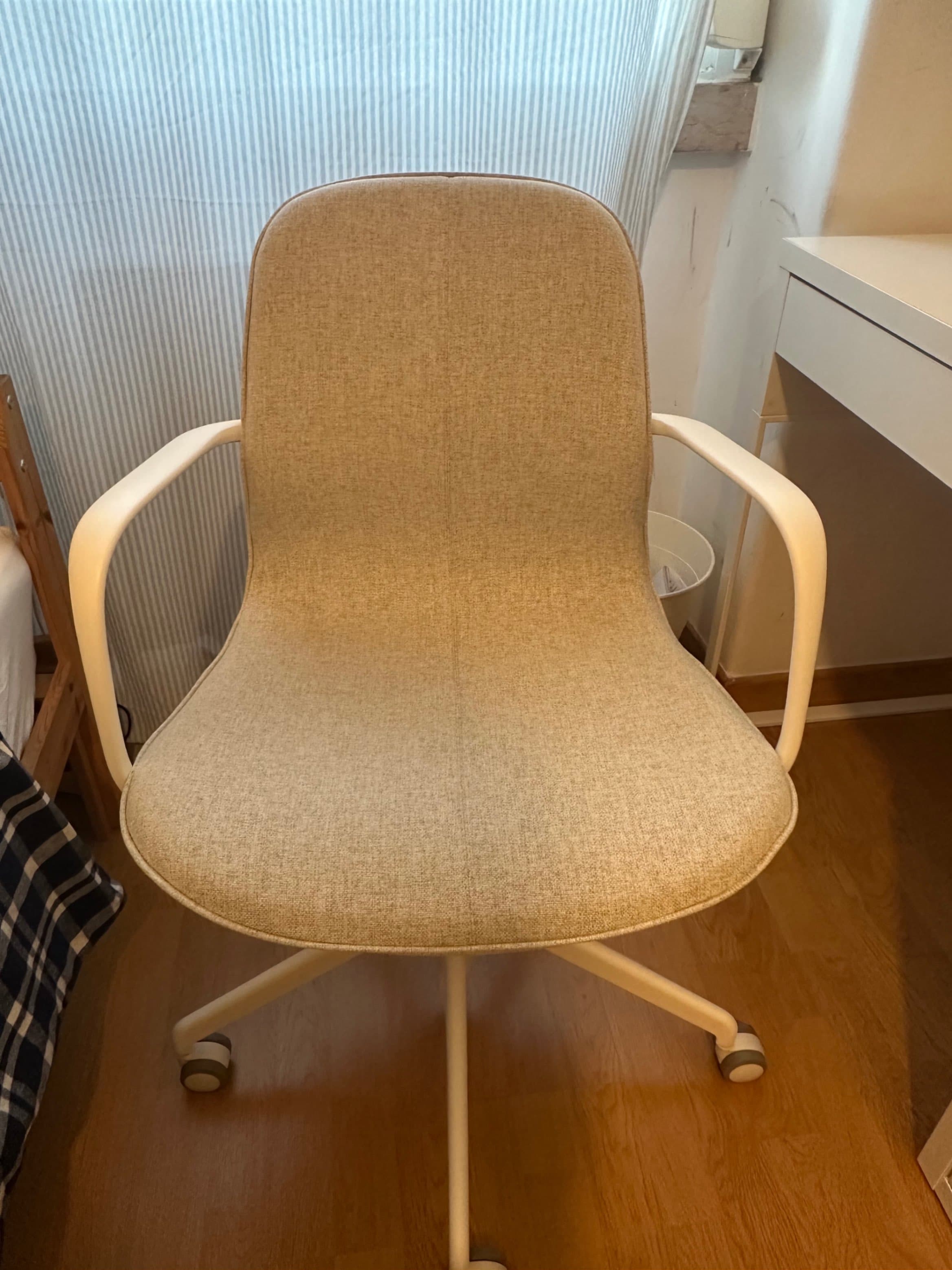 LÅNGFJÄLL conference chair with armrests, Gunnared beige/white