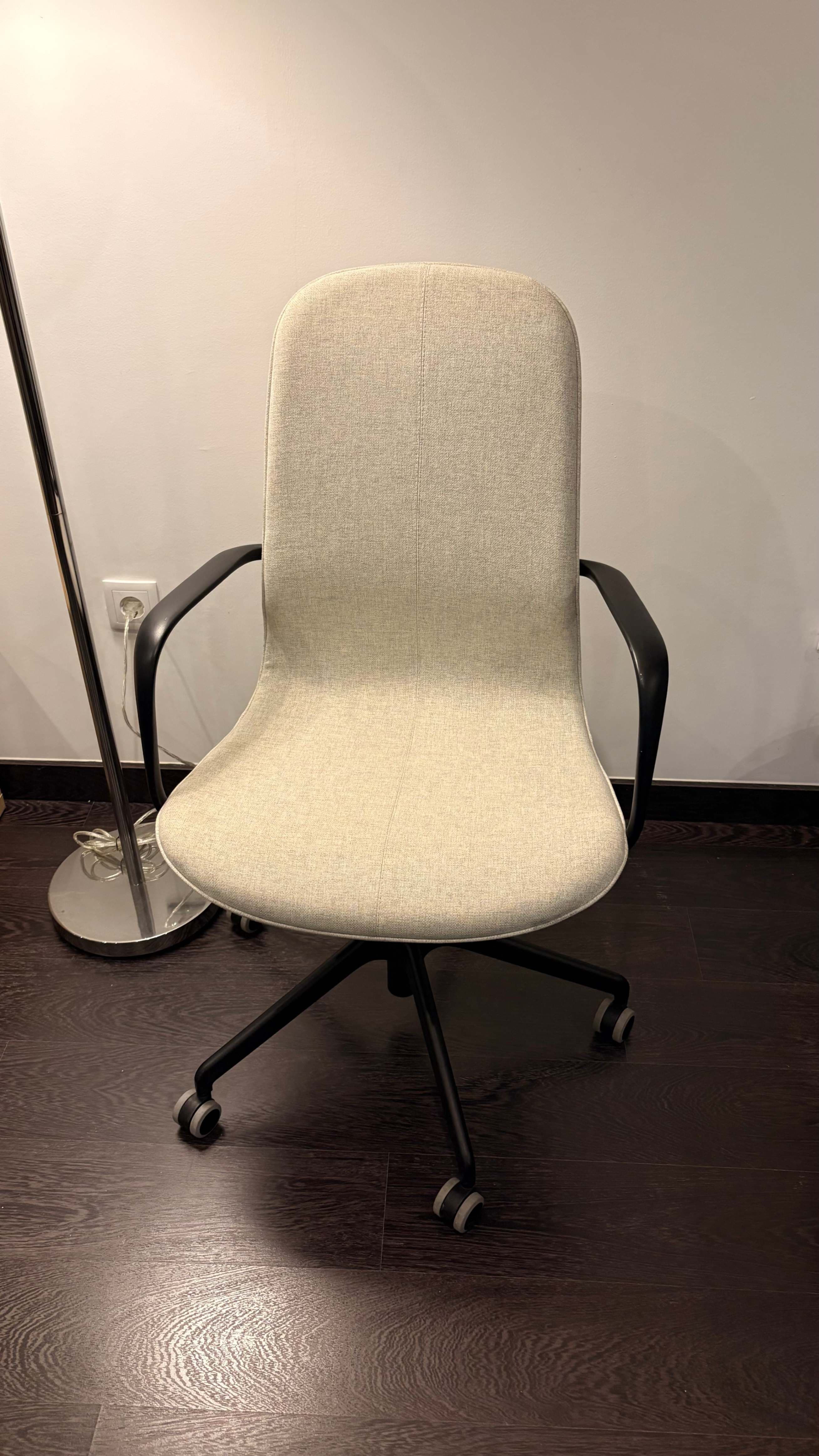 LÅNGFJÄLL conference chair with armrests, Gunnared beige/black