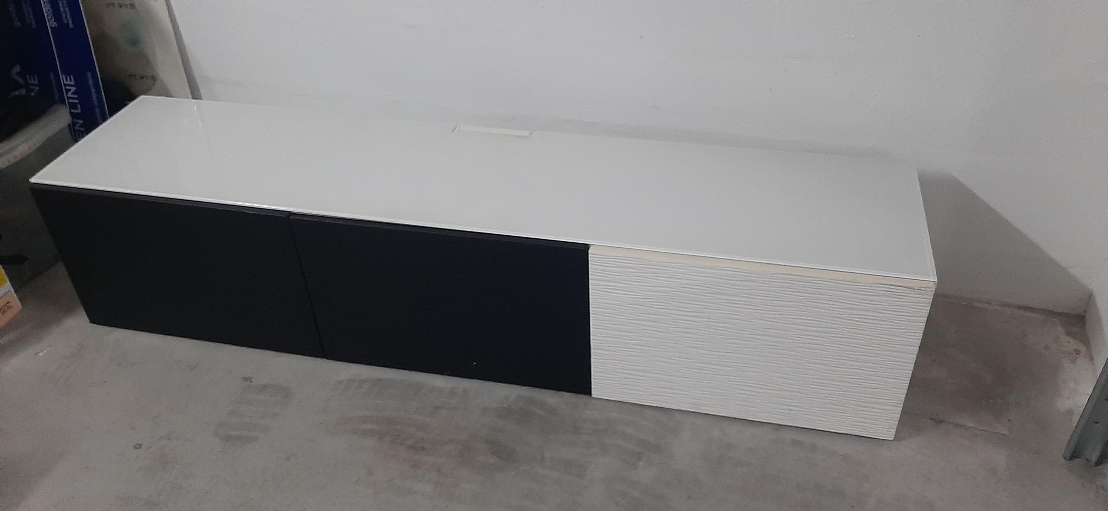 BESTÅ móvel de TV c/portas, branco/Laxviken branco, 180x42x38 cm