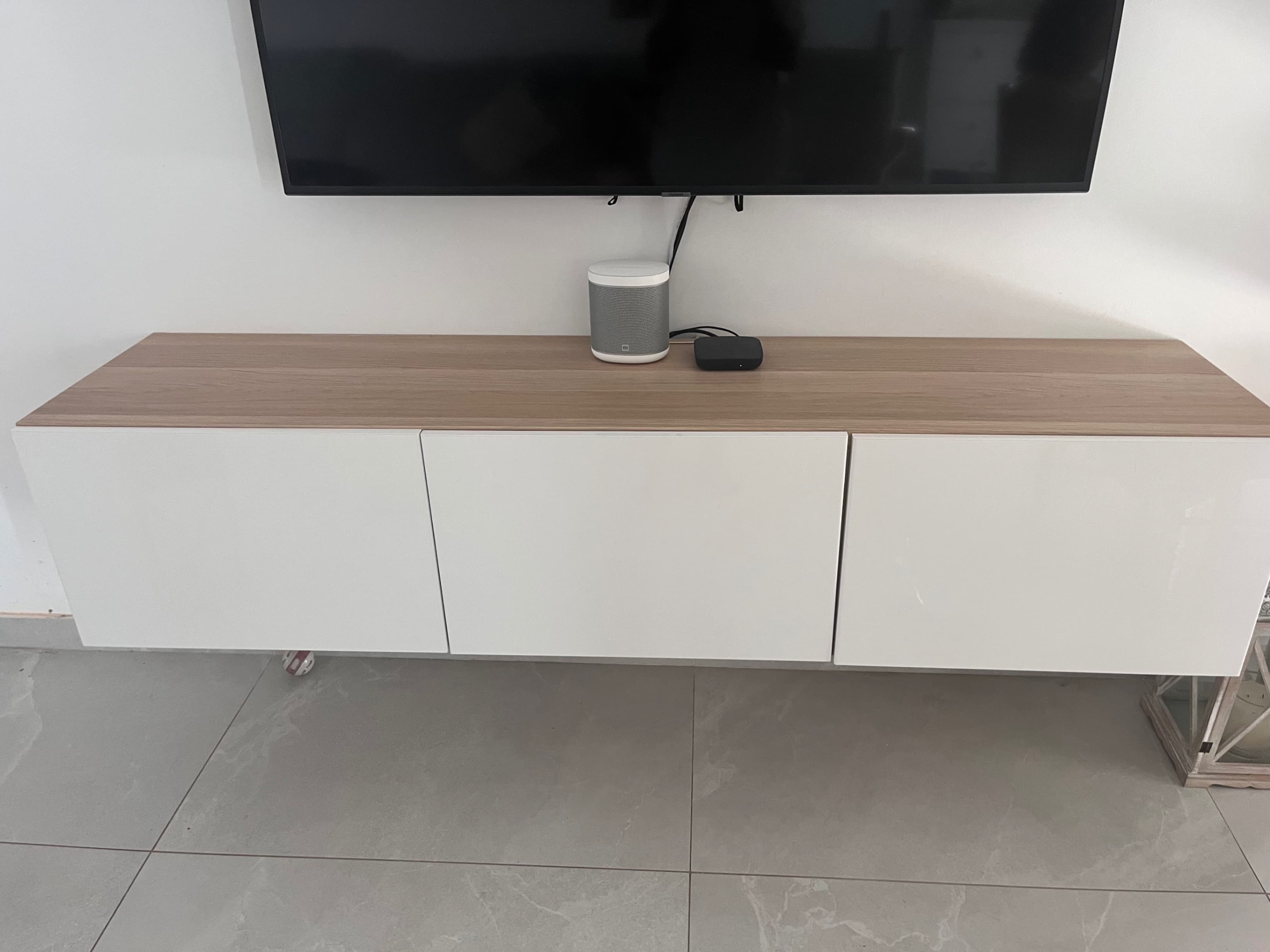 BESTÅ móvel de TV c/portas, ef carvalho c/velatura branca/Selsviken branco/brilh, 180x42x38 cm