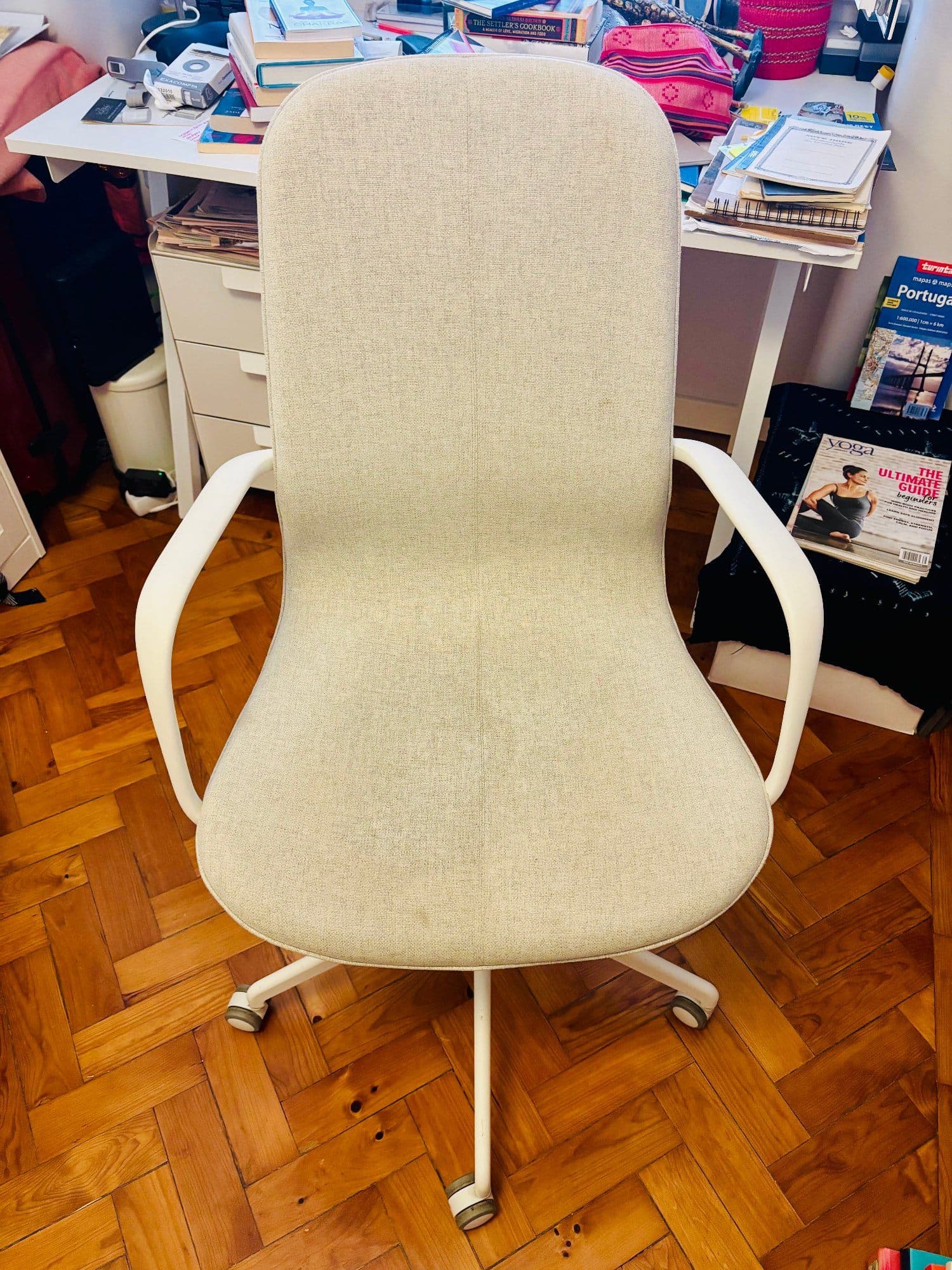LÅNGFJÄLL conference chair with armrests, Gunnared beige/white