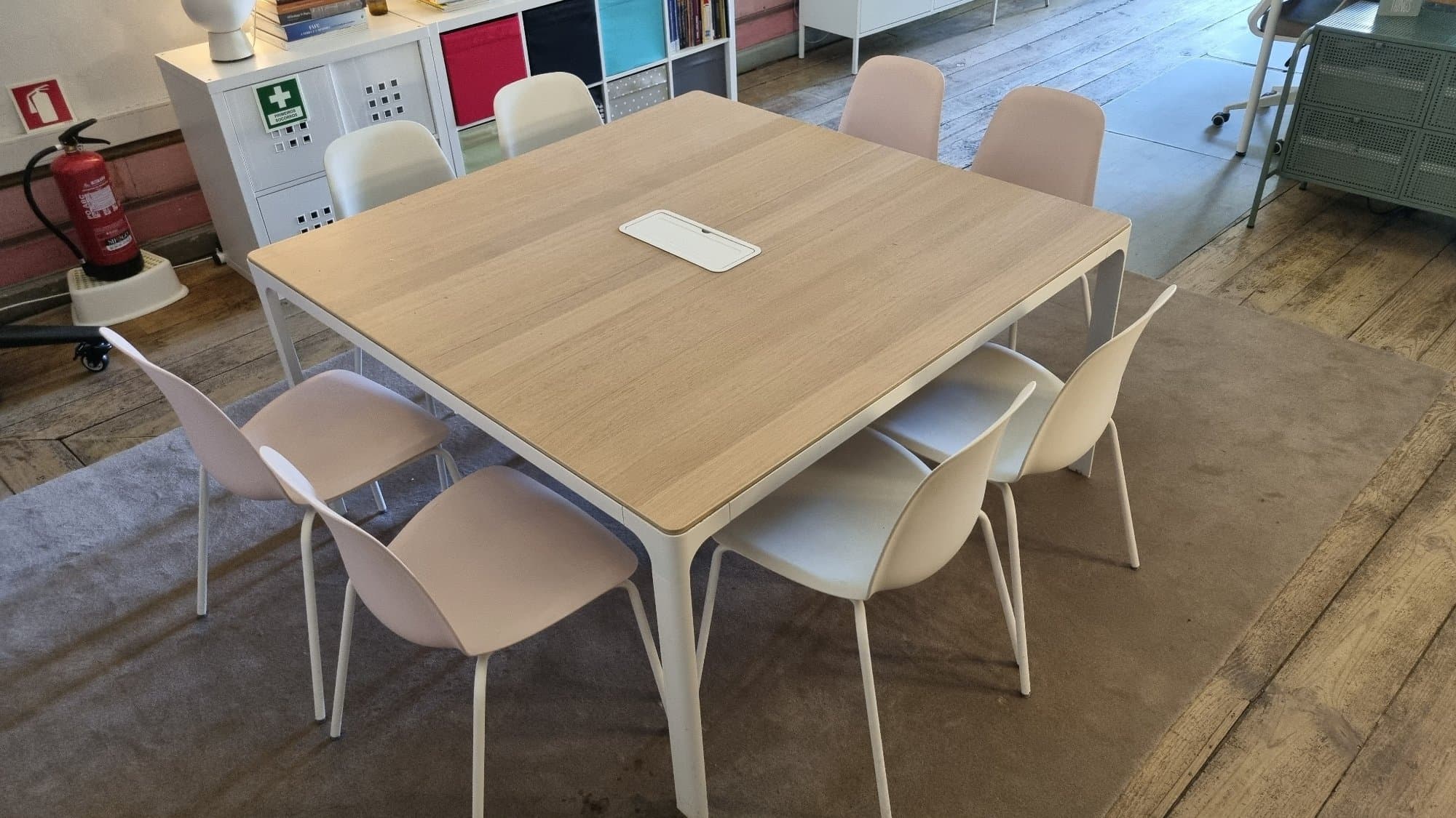 MESA E CADEIRAS