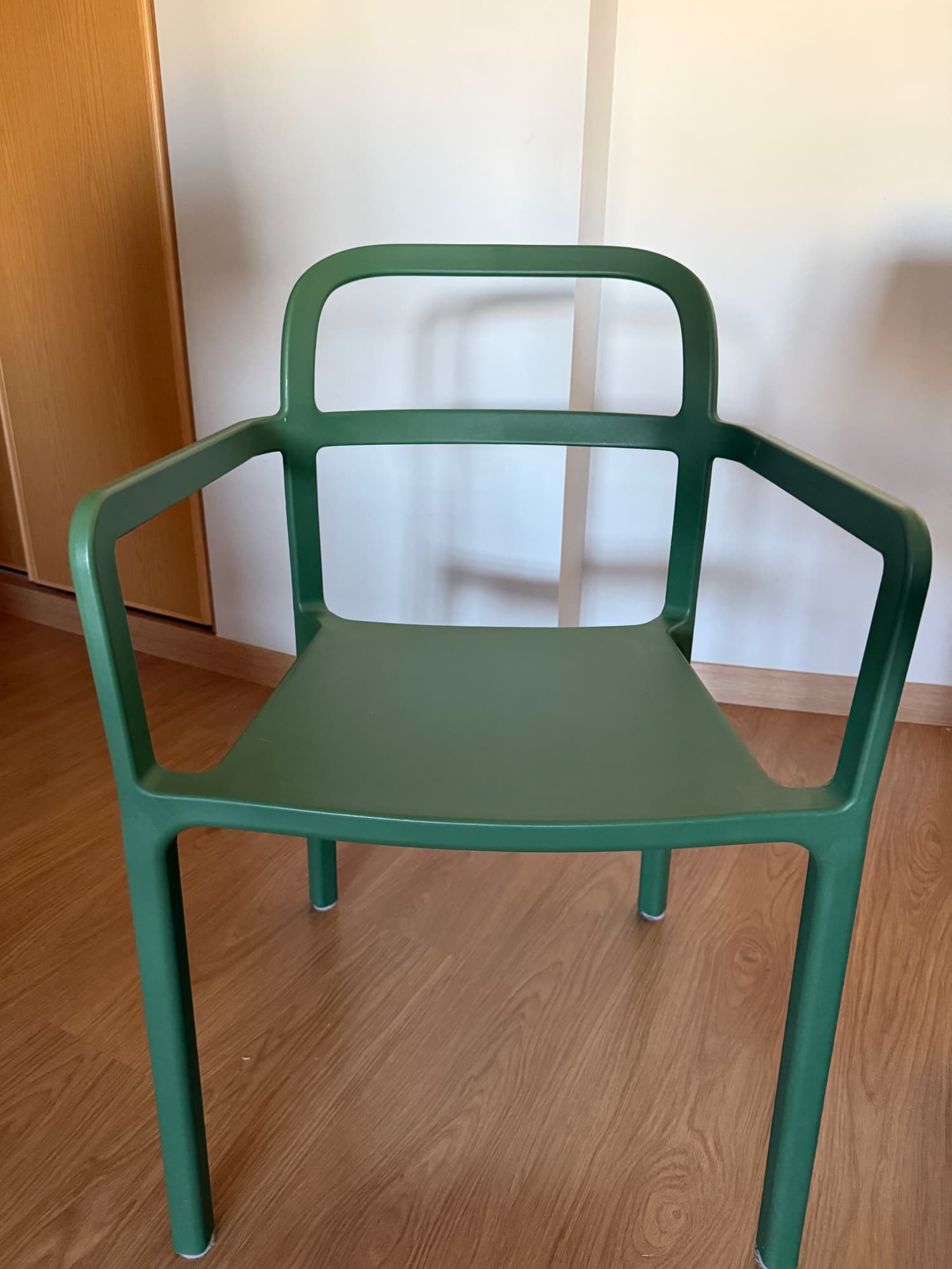 YPPERLIG chair with armrests, in/outdoor, green