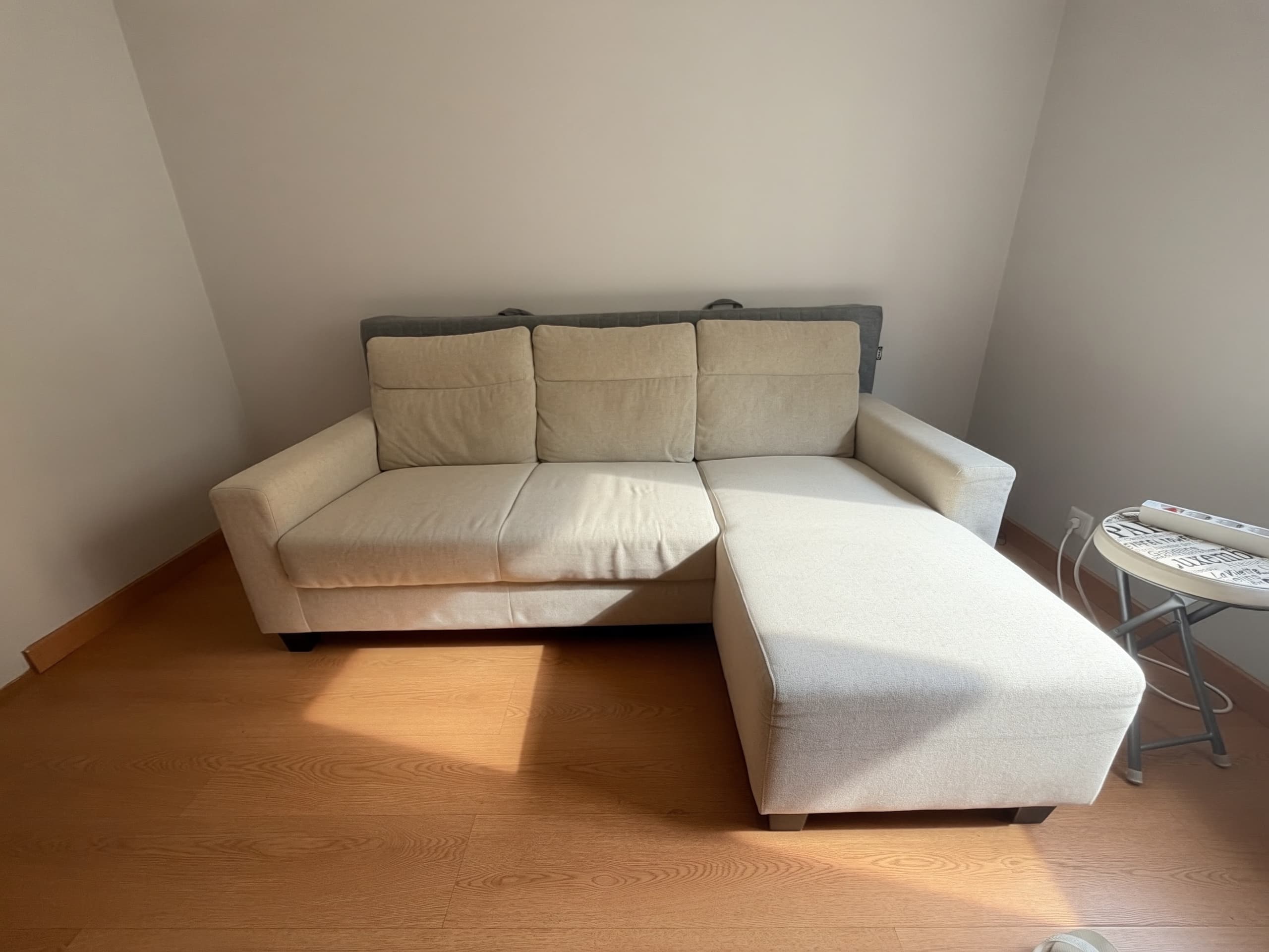 SOFÁ BEGE IKEA