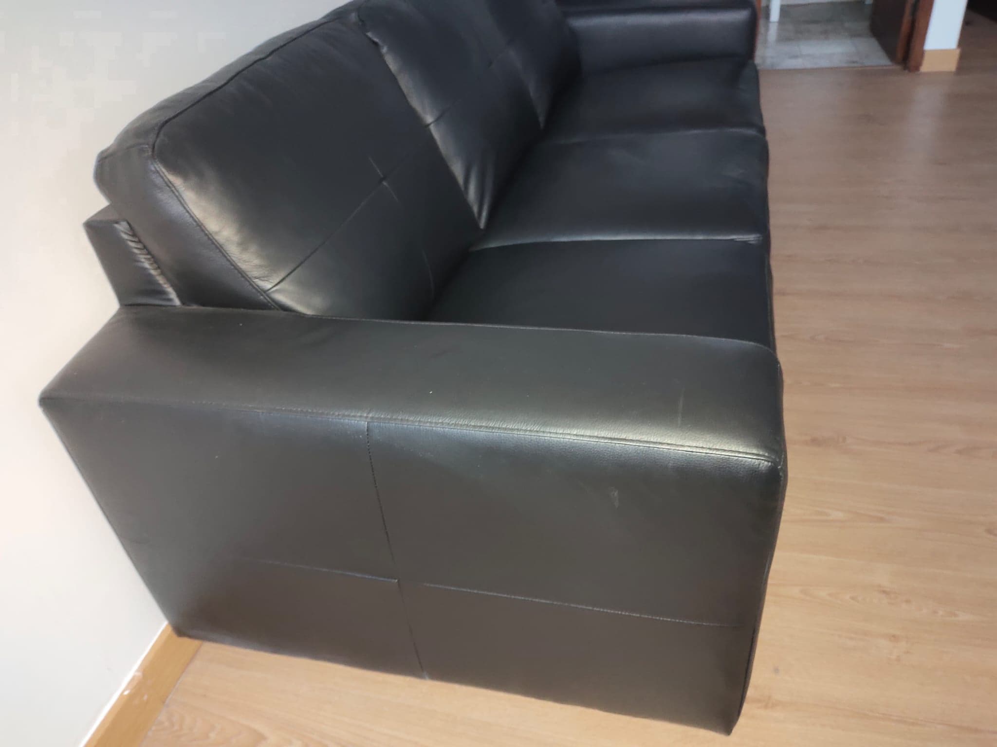 SOFÁS 3 LUGARES PELE three-seat sofa, Glose/Bomstad black