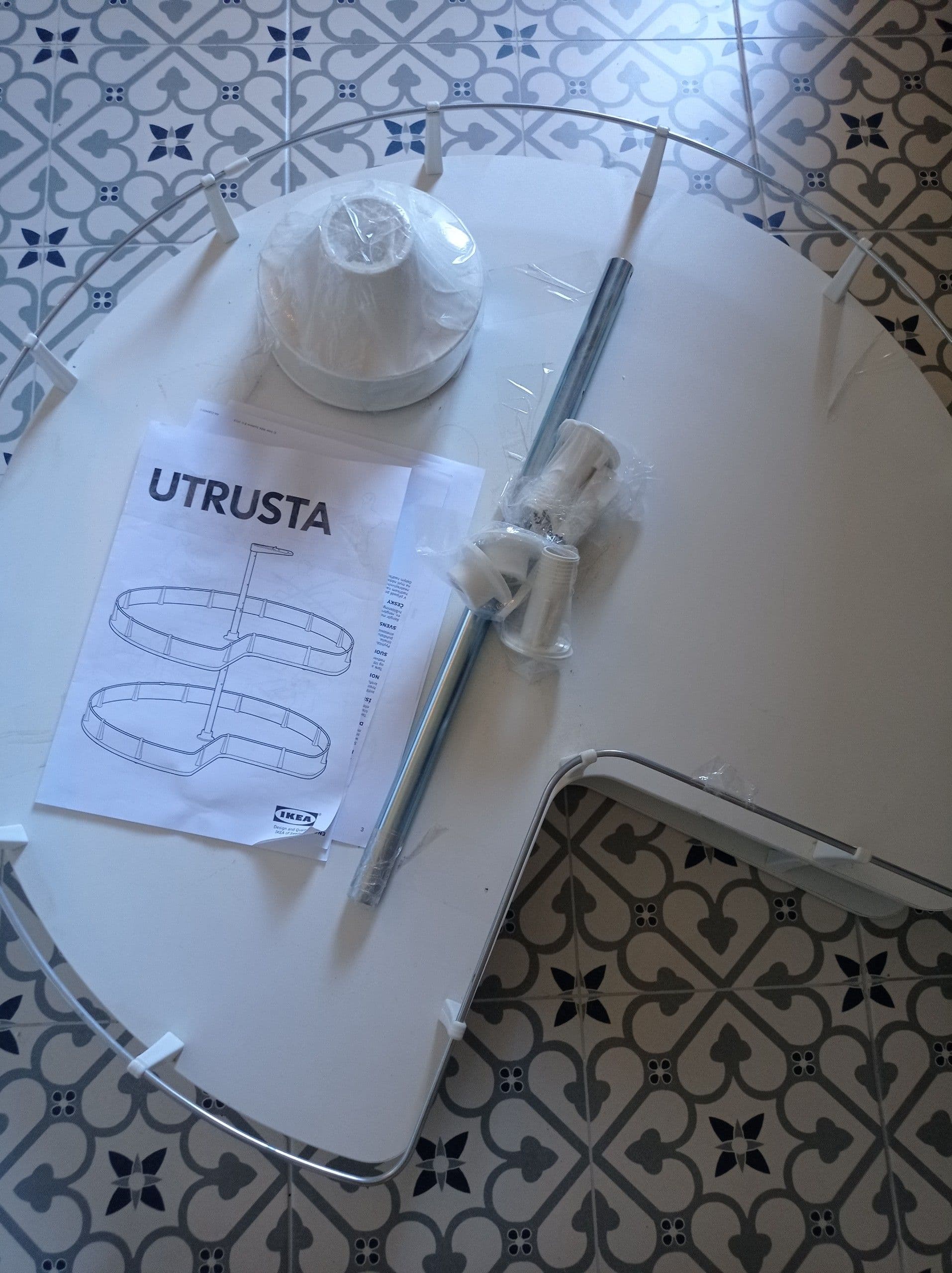 Estante giratória móvel de canto