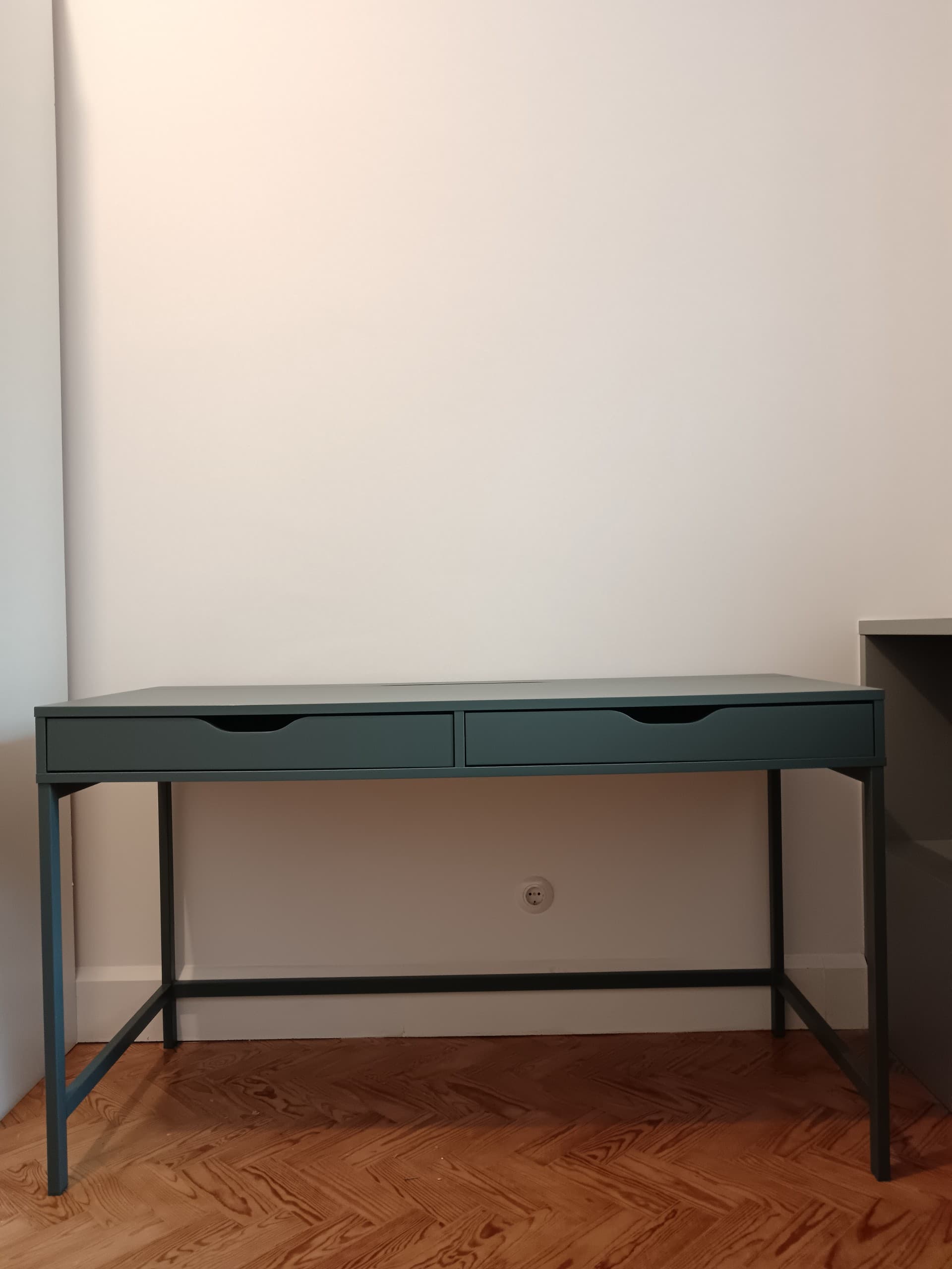 ALEX desk, dark grey, 132x58 cm