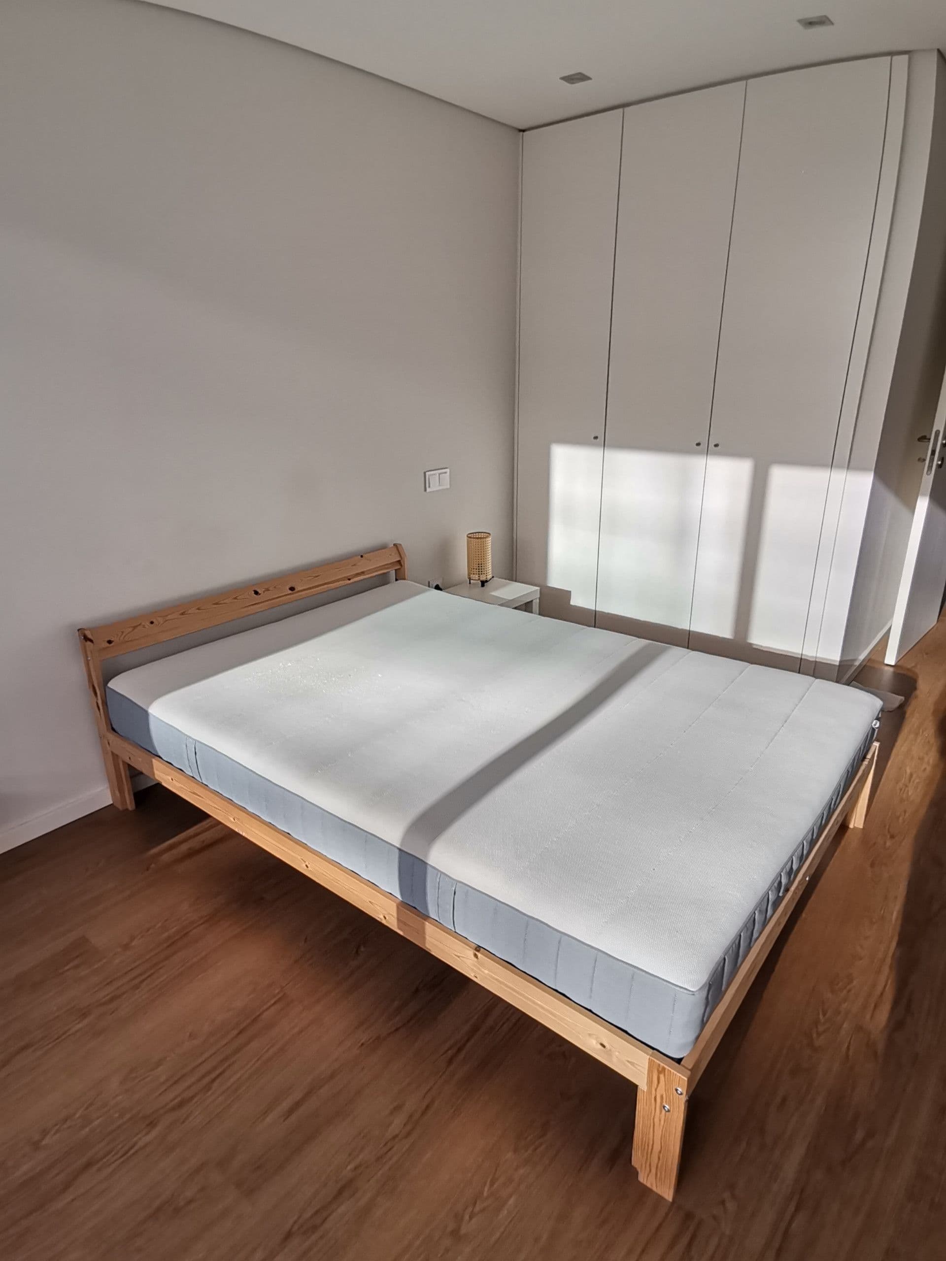 Beds with mattresses included