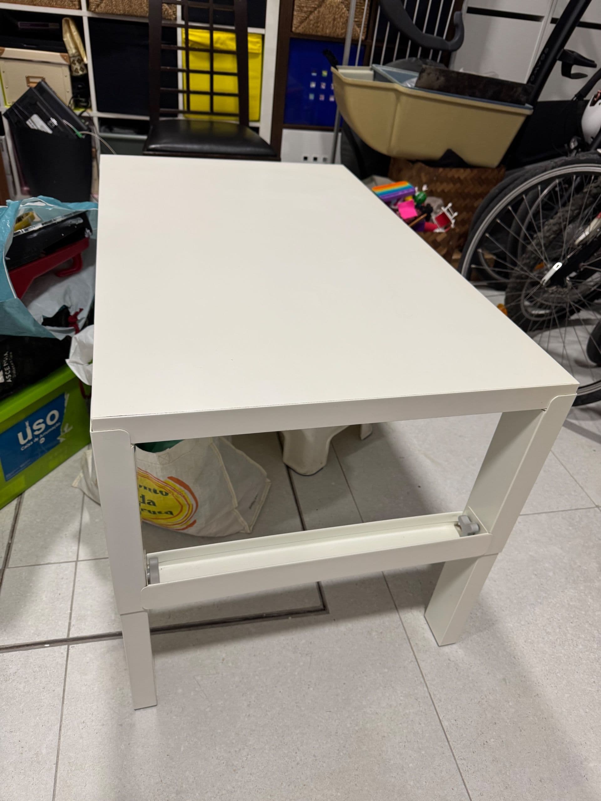 PÅHL desk, height adjustable white/light green, 96x58 cm