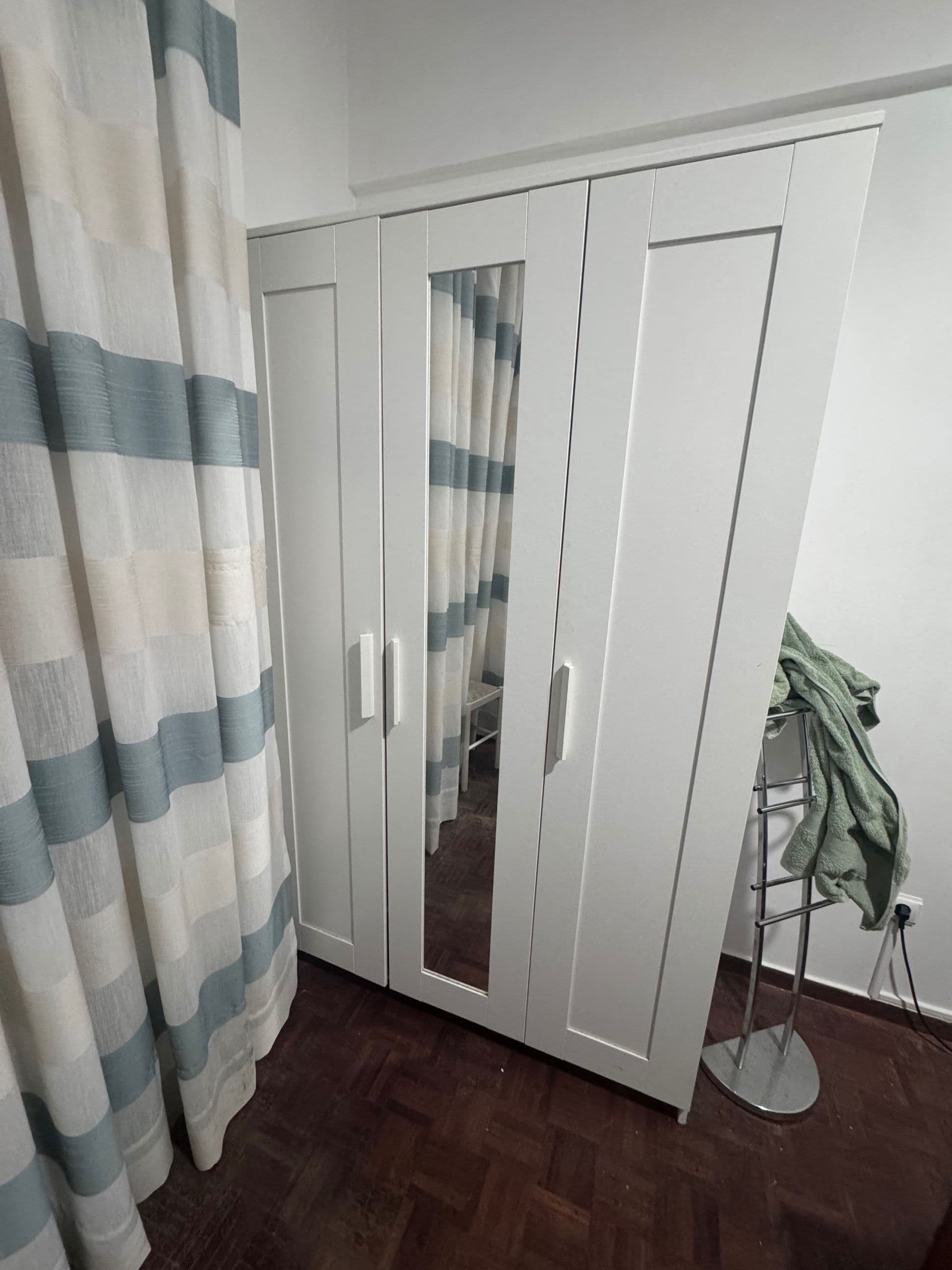BRIMNES Roupeiro c/3 portas, branco, 117x190 cm