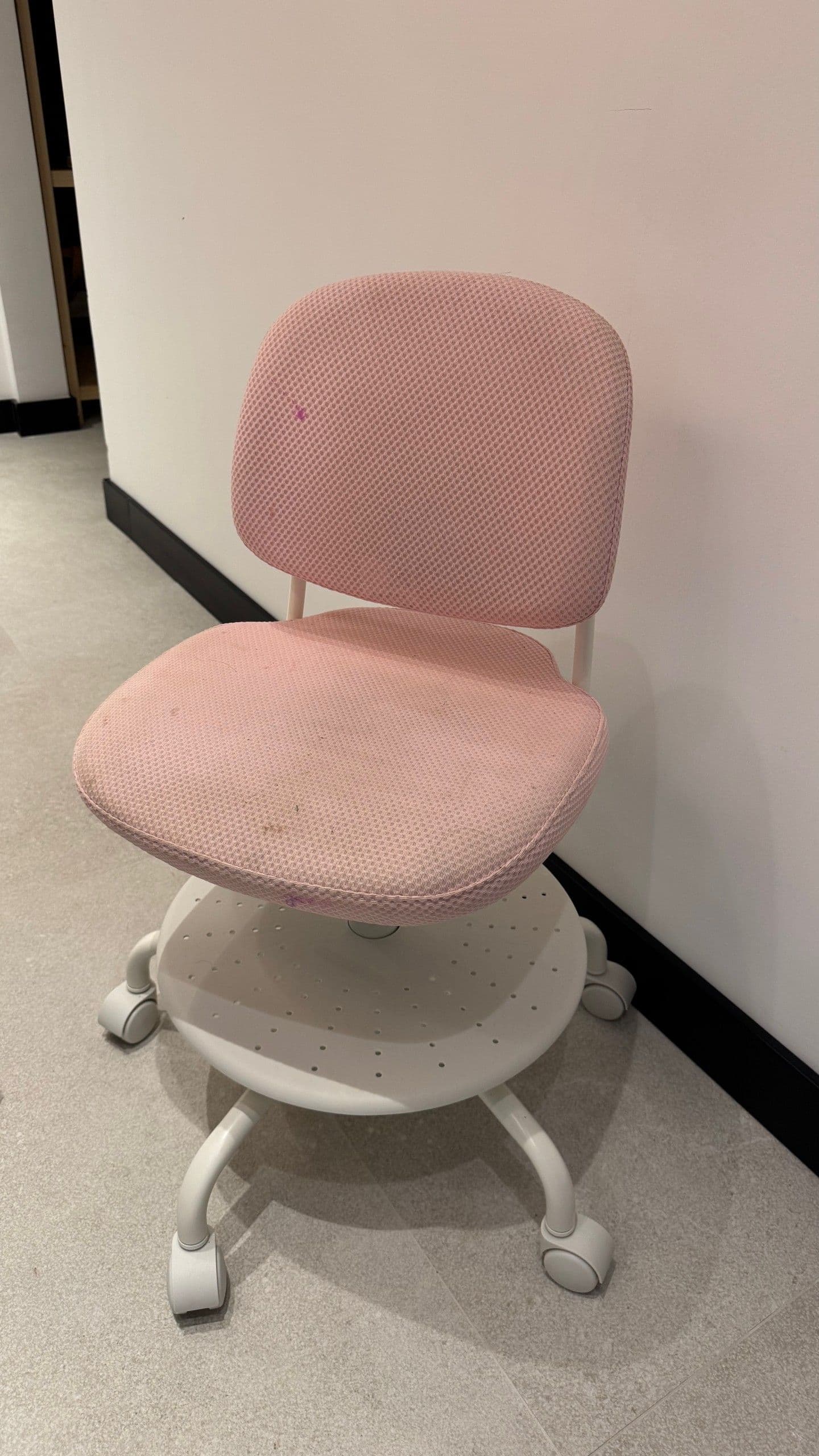 VIMUND Children's desk chair, light pink, Tested for: 110 kg