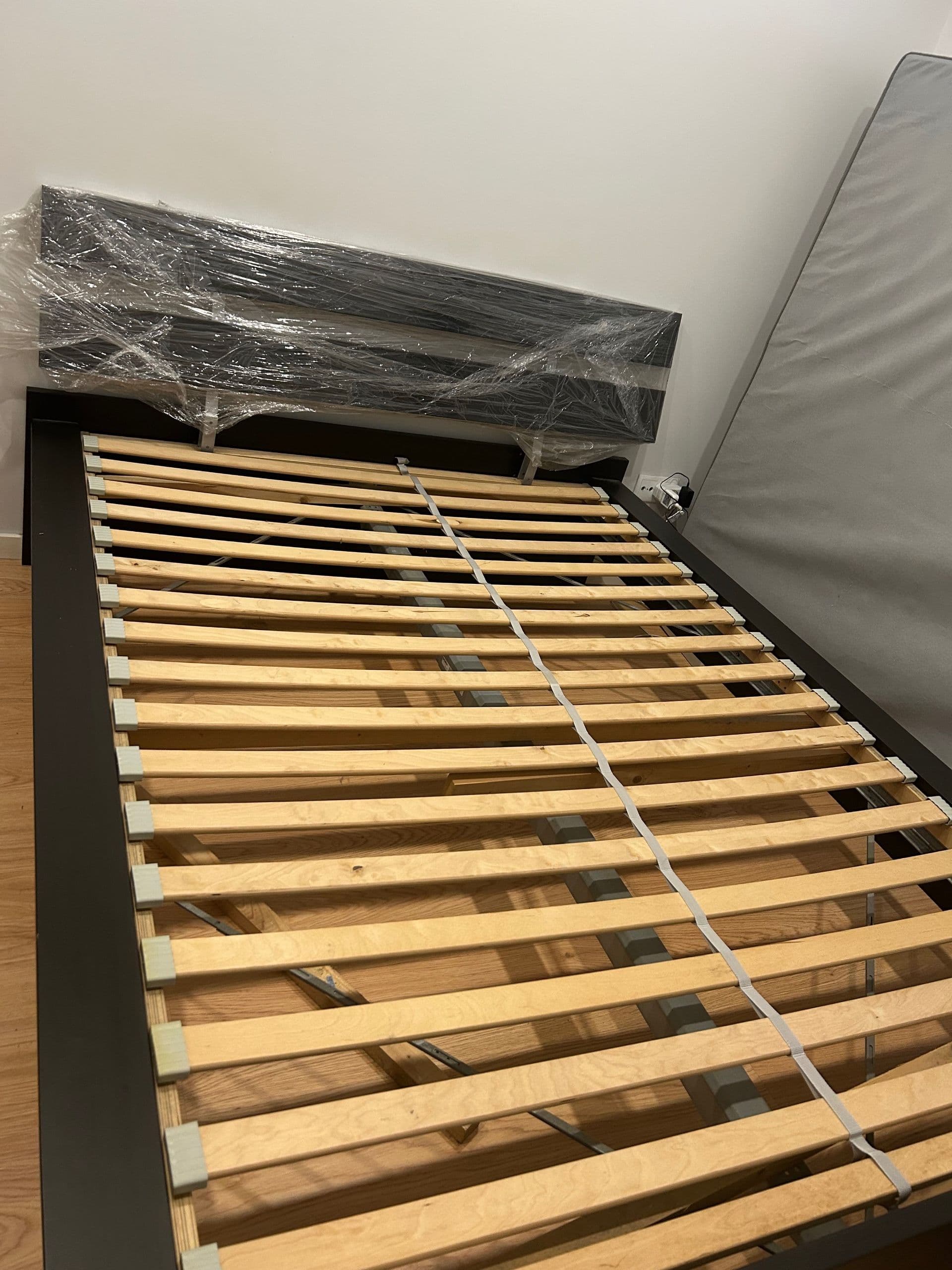 Cama c/estrado 140x200 HOPEN
