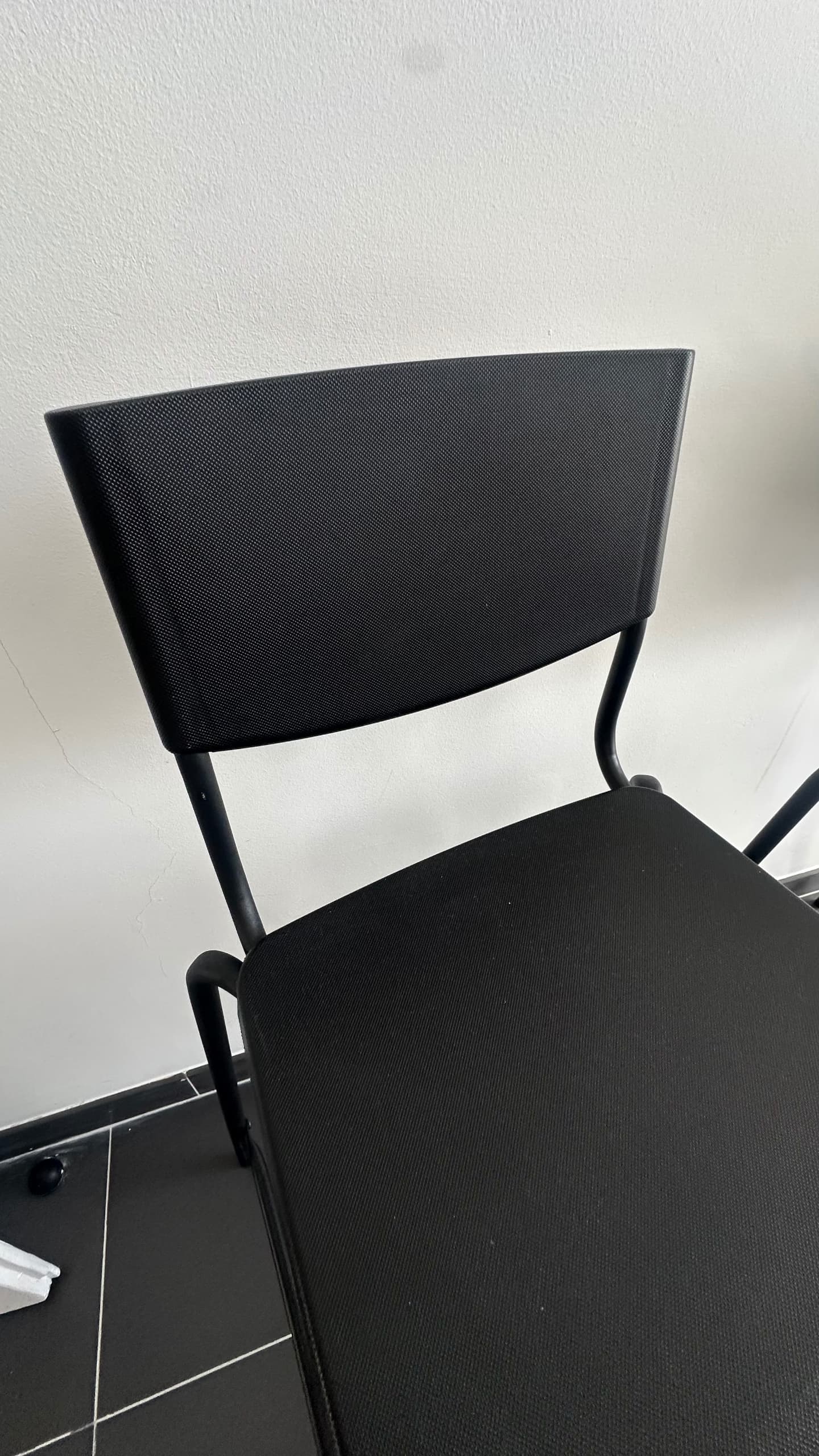 STIG banco alto c/encosto, alto preto/preto, 63 cm
