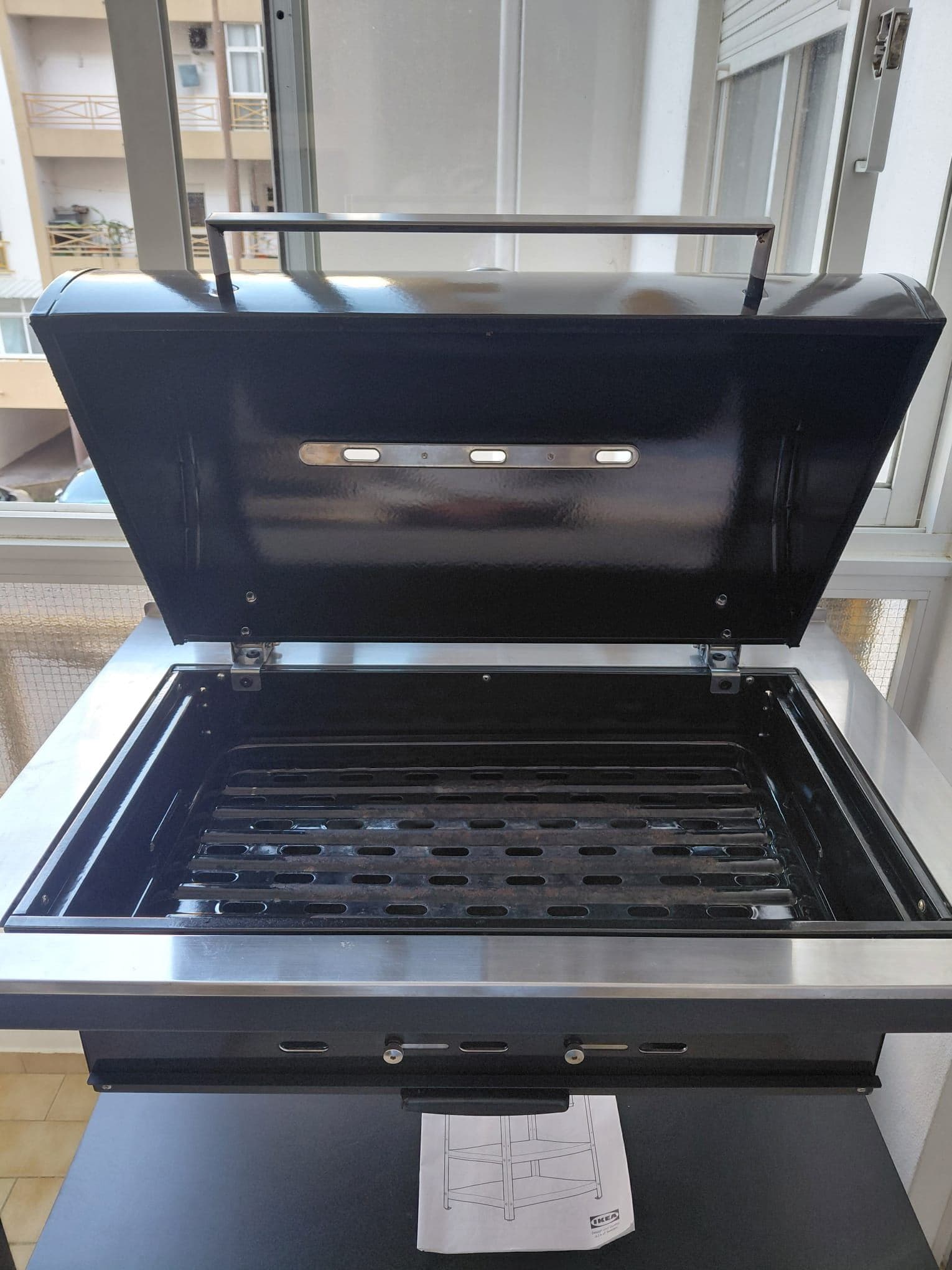 GRILLSKÄR grelhador carvão, preto/aço inoxidável exterior, 86x61 cm