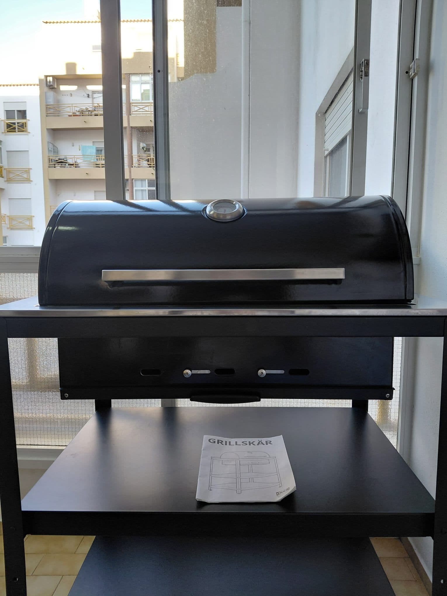 GRILLSKÄR grelhador carvão, preto/aço inoxidável exterior, 86x61 cm