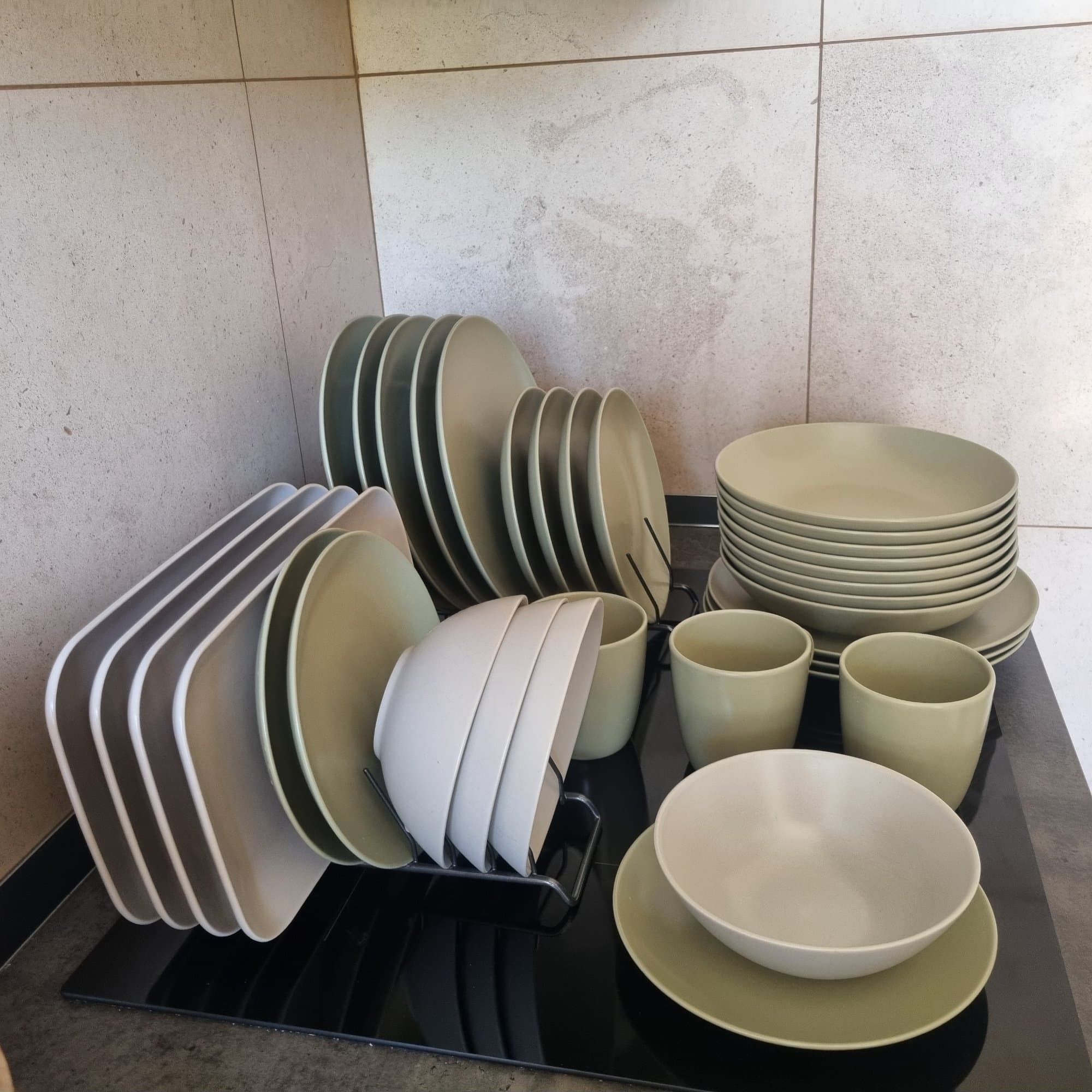 FÄRGKLAR plate, matt green, 26 cm