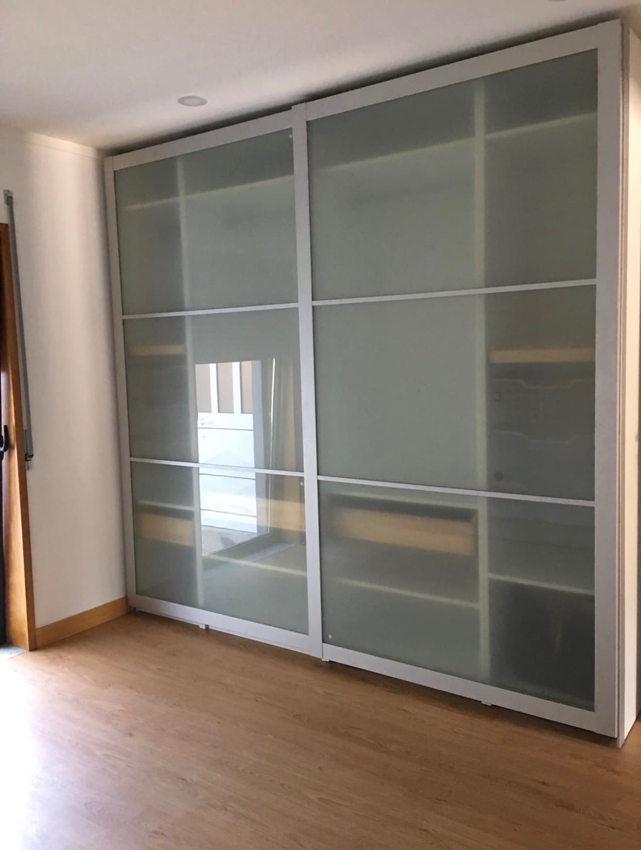 PORTAS DESLIZANTES sliding door combination, aluminium/white glass, 326x240 cm