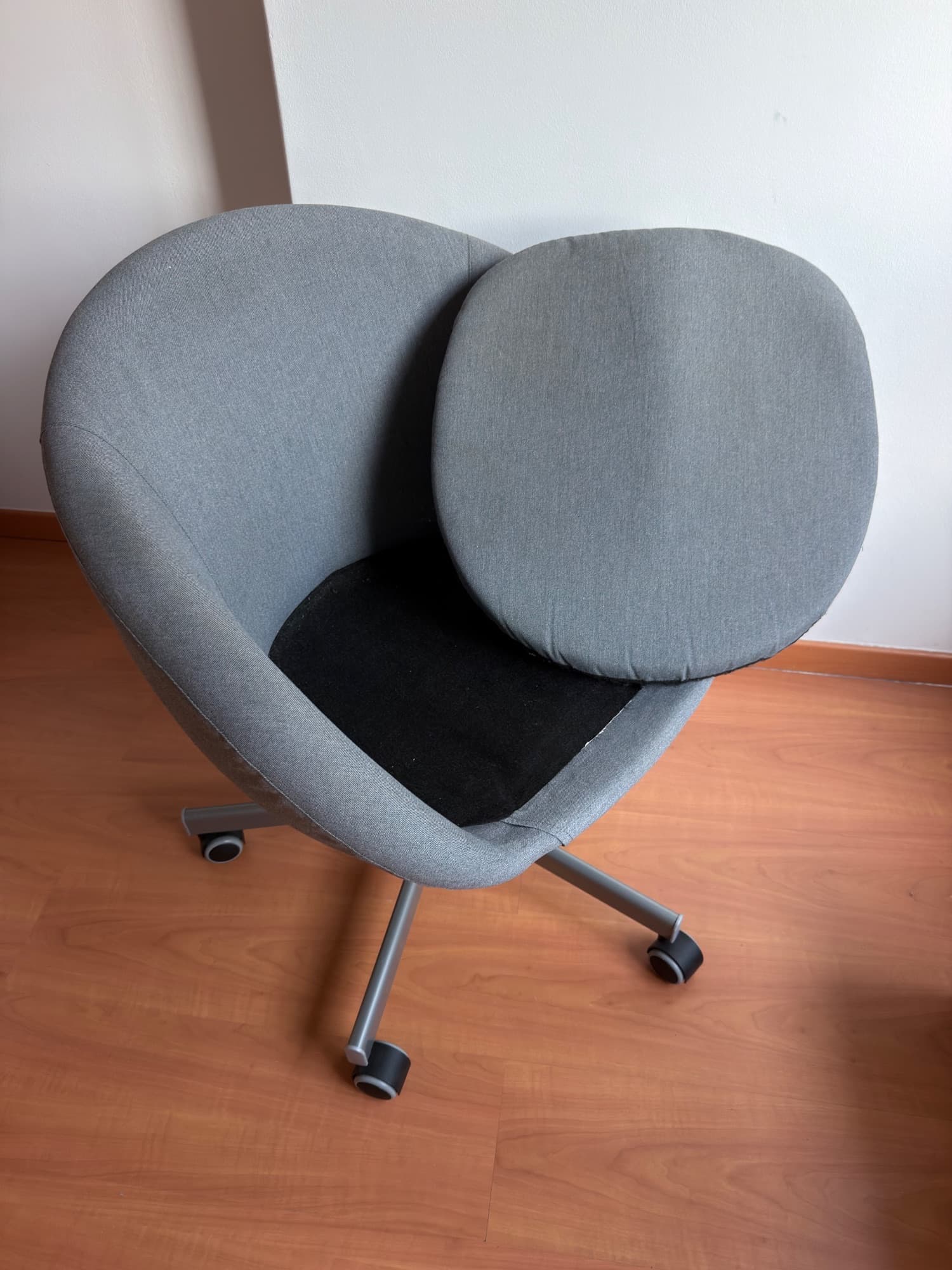 SKRUVSTA conference chair, Vissle grey