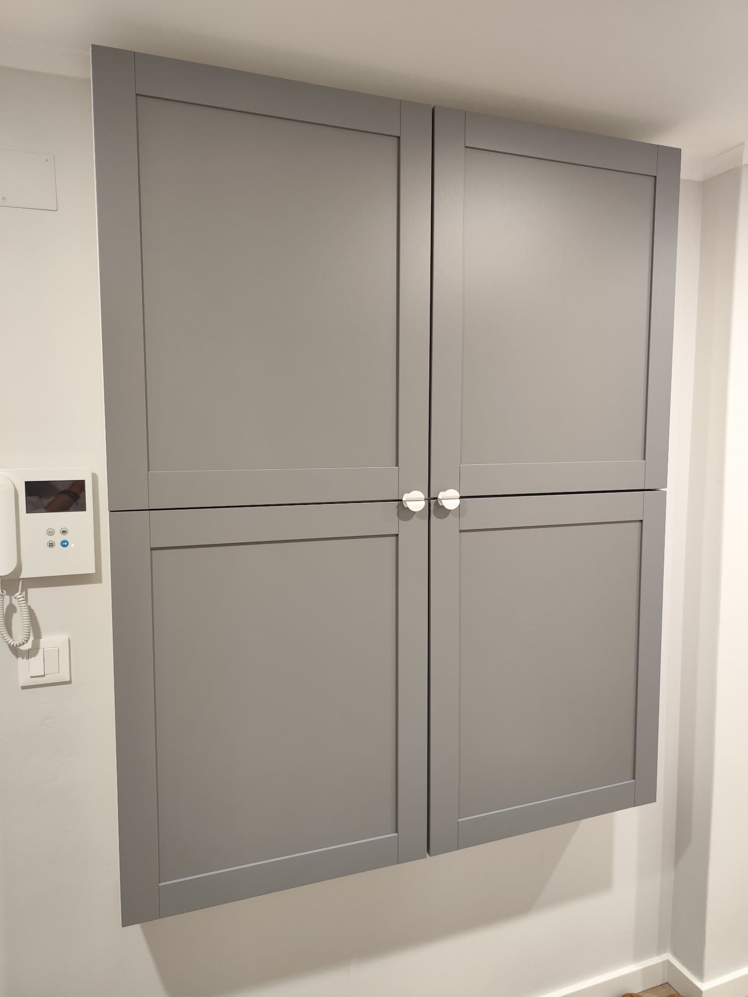 ENHET wall cb w 2 shlvs/doors, white/grey frame
