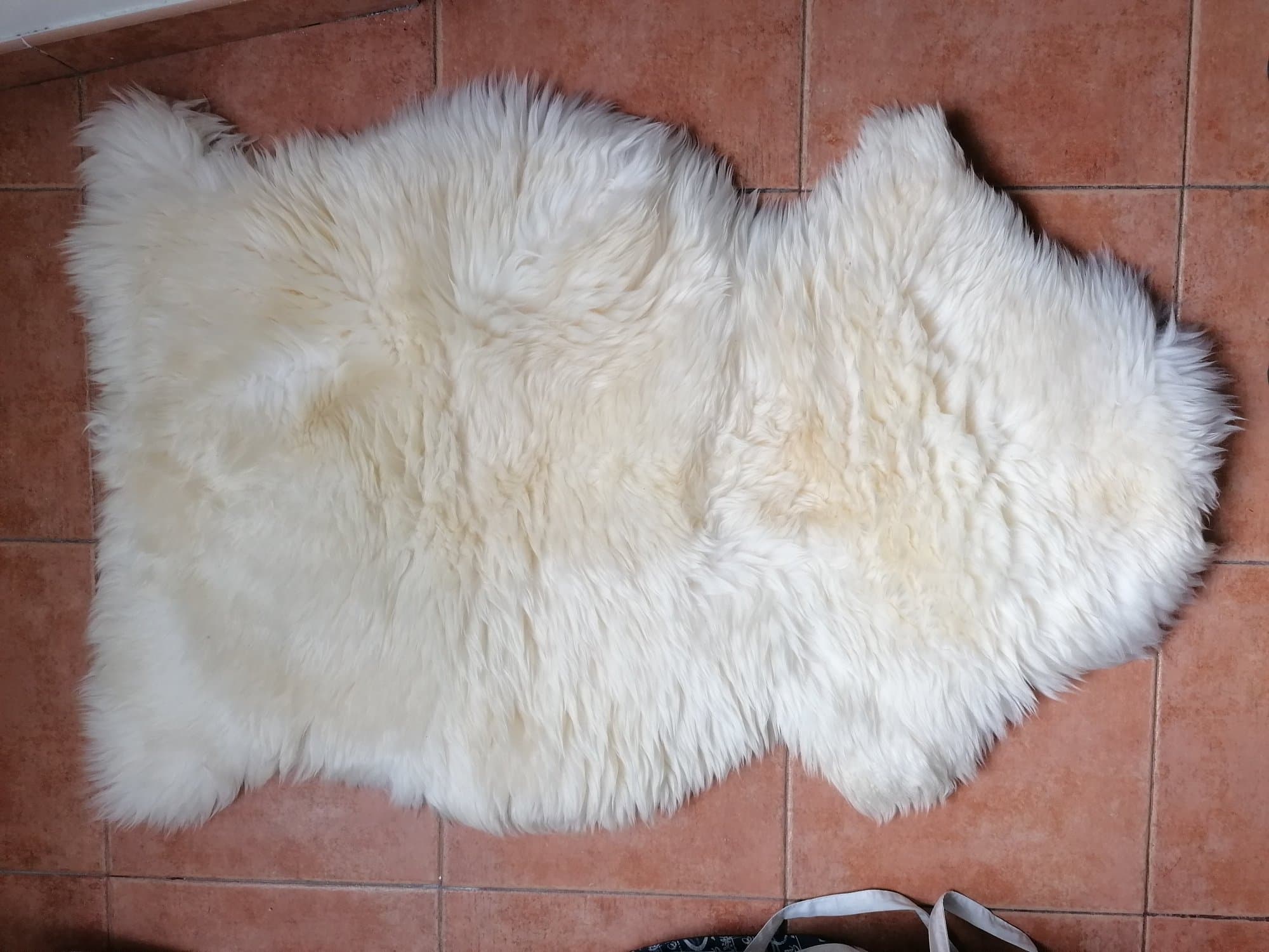 ULLERSLEV pele de ovelha, branco-bege, 85 cm
