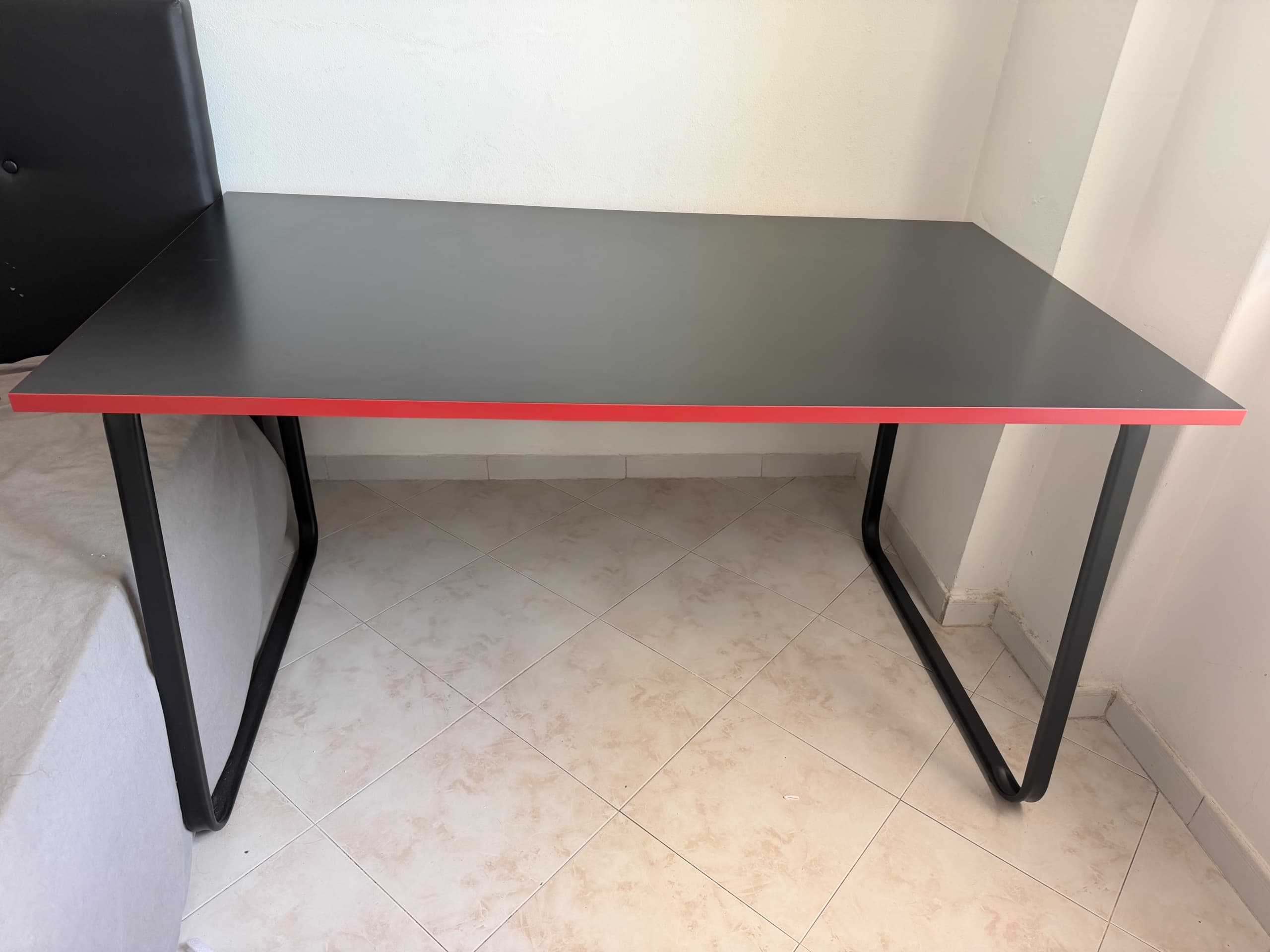 HUVUDSPELARE gaming desk, black, 140x80 cm