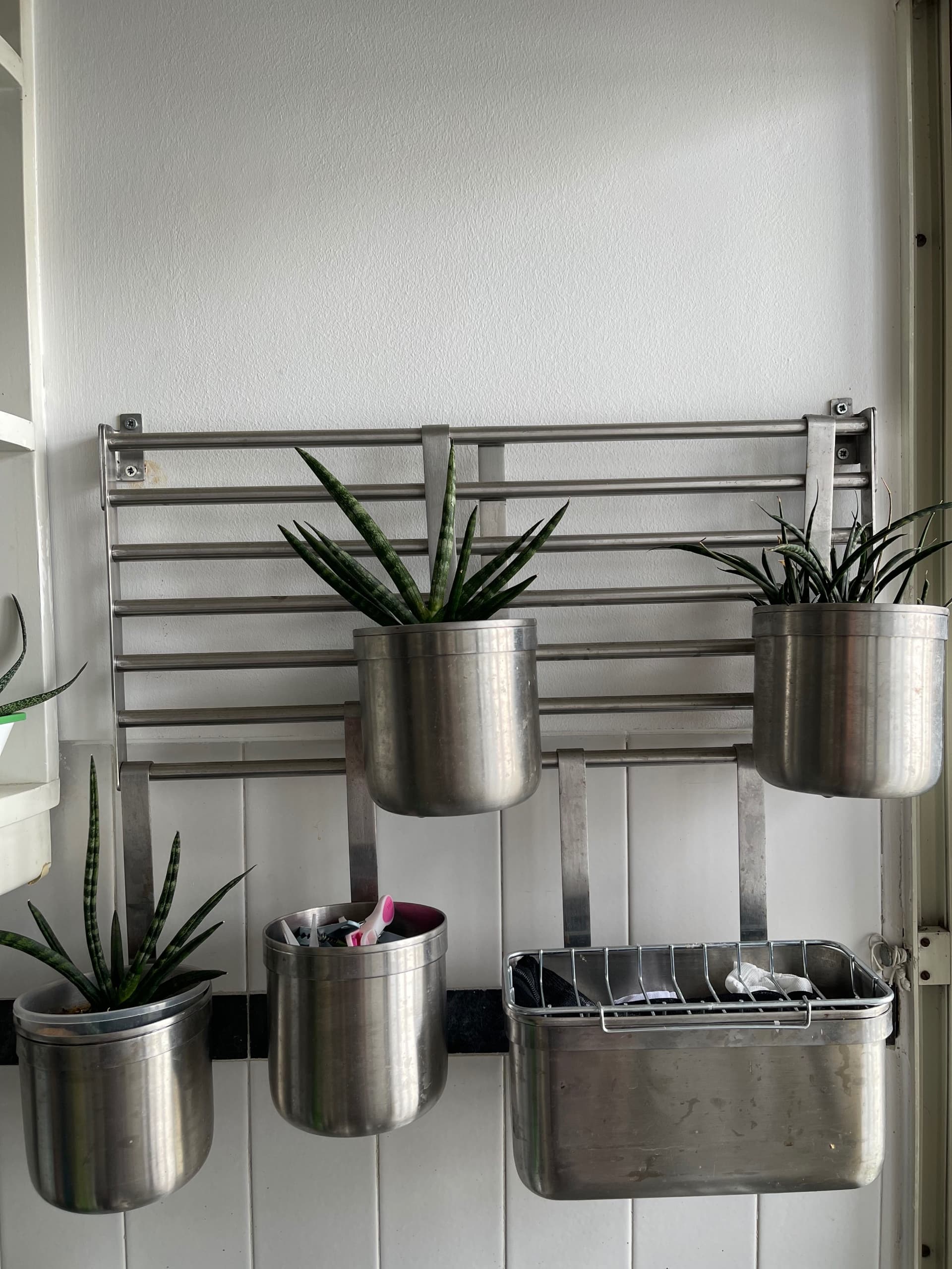 GRELHA DE PAREDE Wall grid, stainless steel, Width: 56 cm