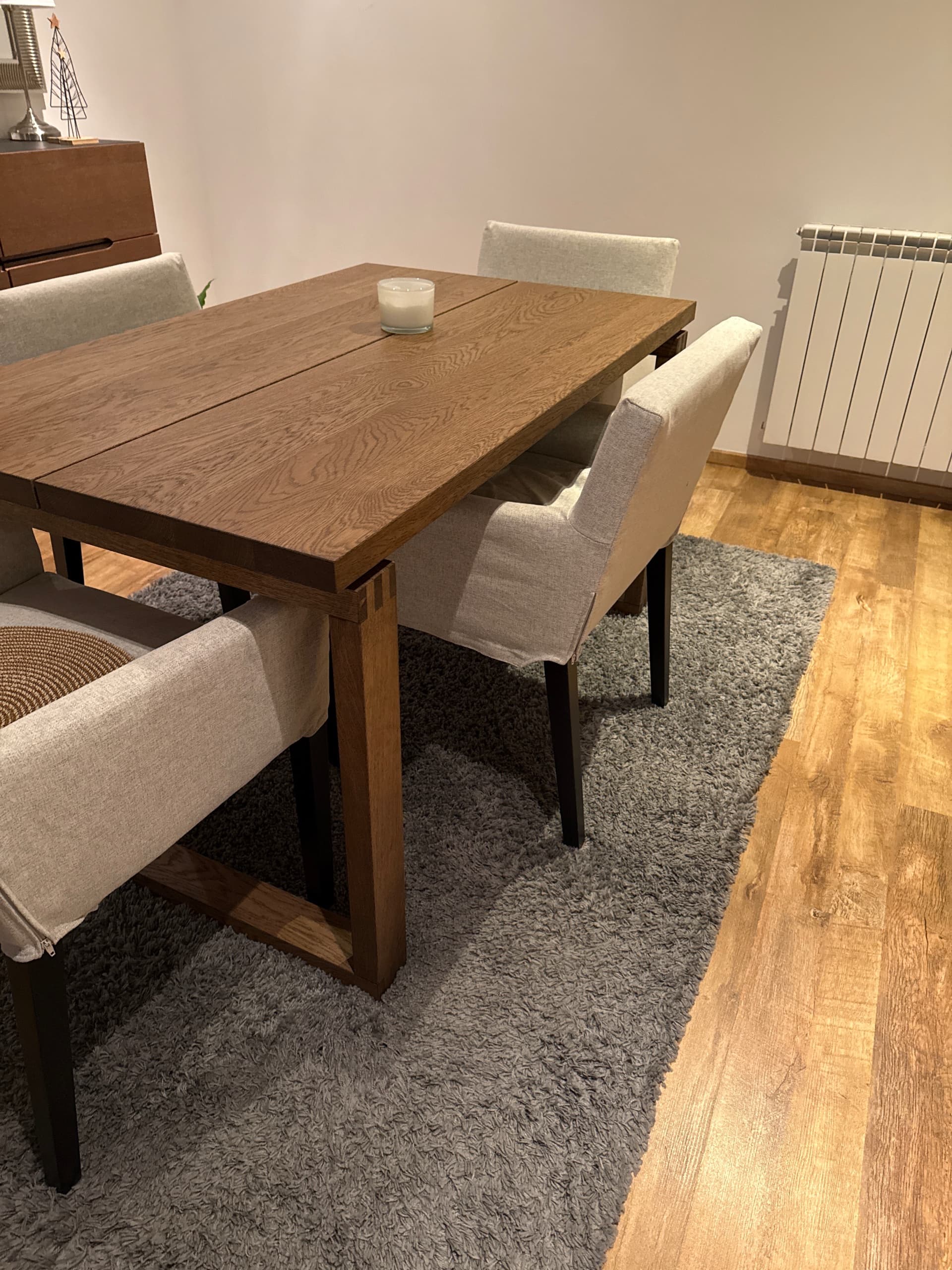 MÖRBYLÅNGA Mesa, chapa de carvalho velatura castanha, Comprimento: 140 cm