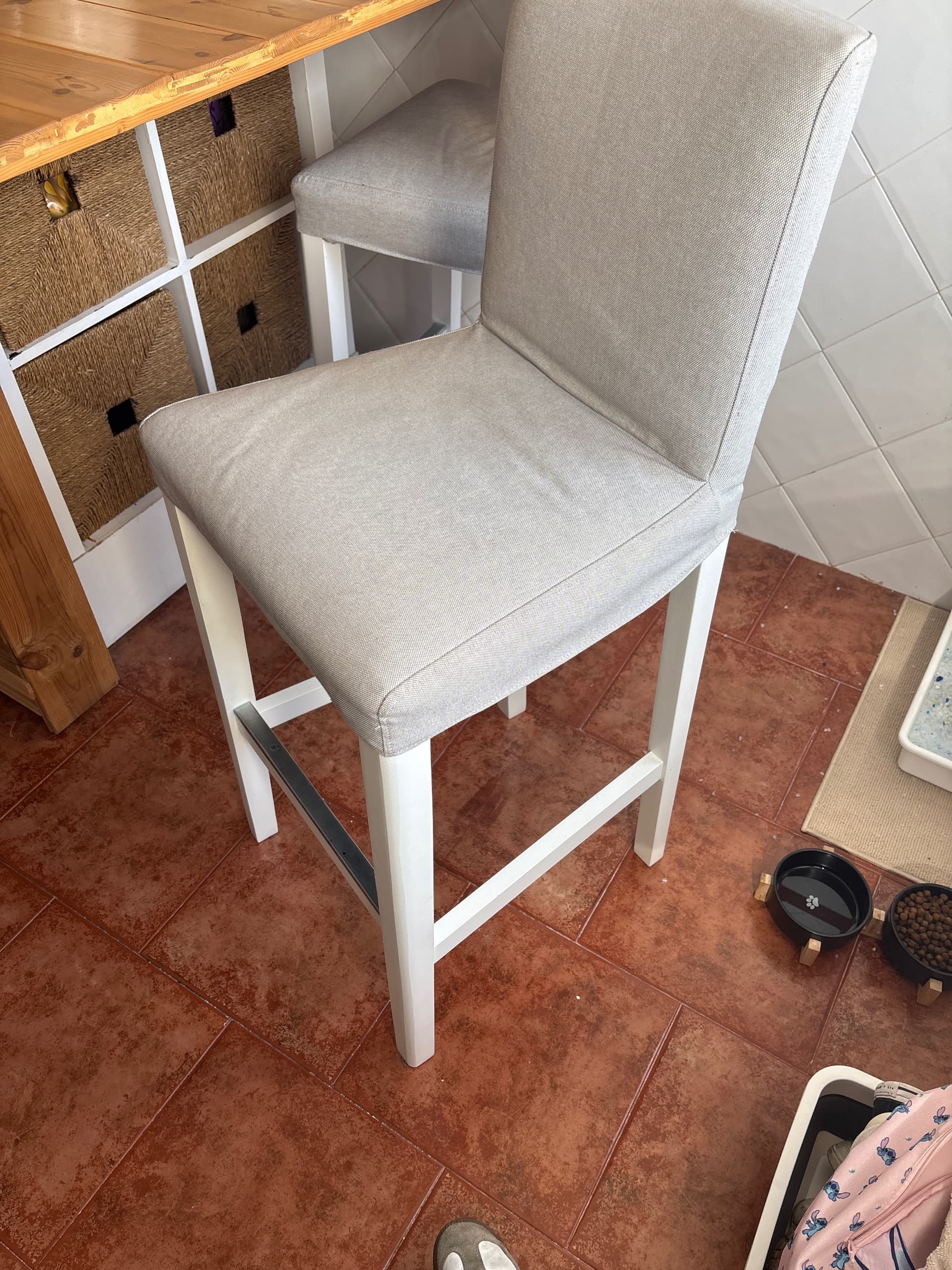 BERGMUND banco alto c/encosto, branco/Orrsta cinz clr, 75 cm