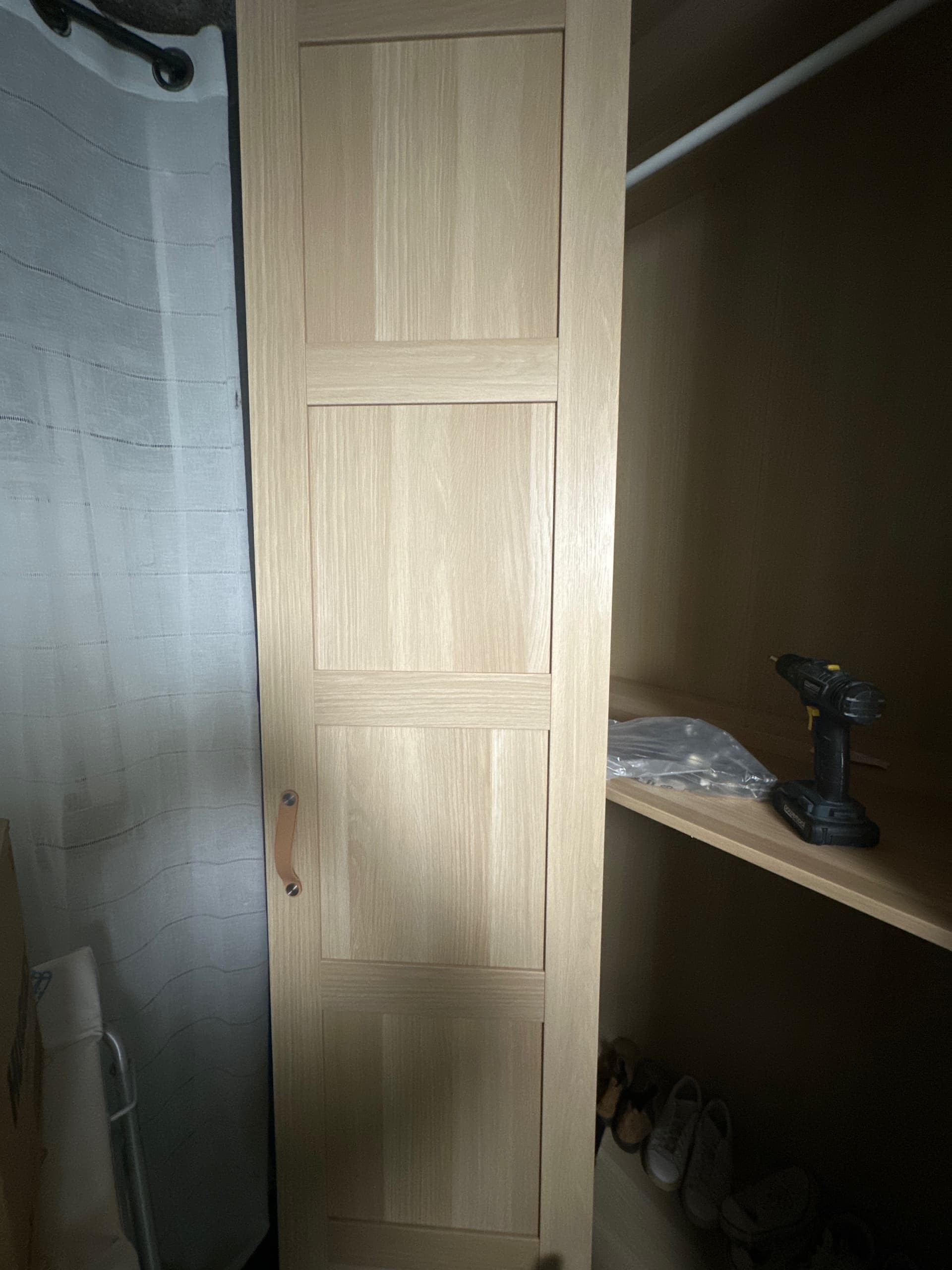 BERGSBO porta c/dobradiças, ef carvalho c/velatura branca, 50x229 cm