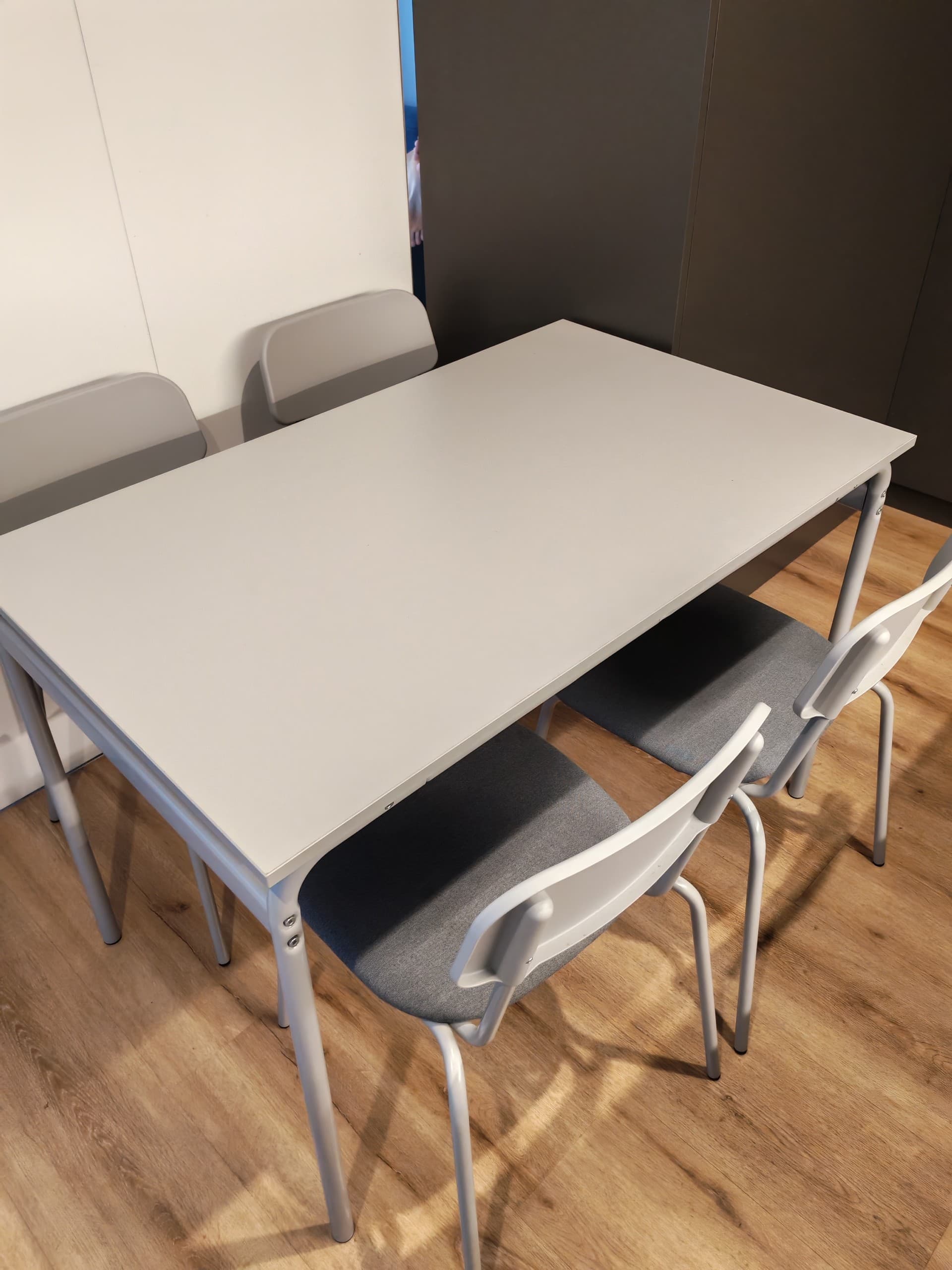 VIHALS / VIHALS table and 4 chairs, white/green Tibbleby grey-green, 120/180x74 cm