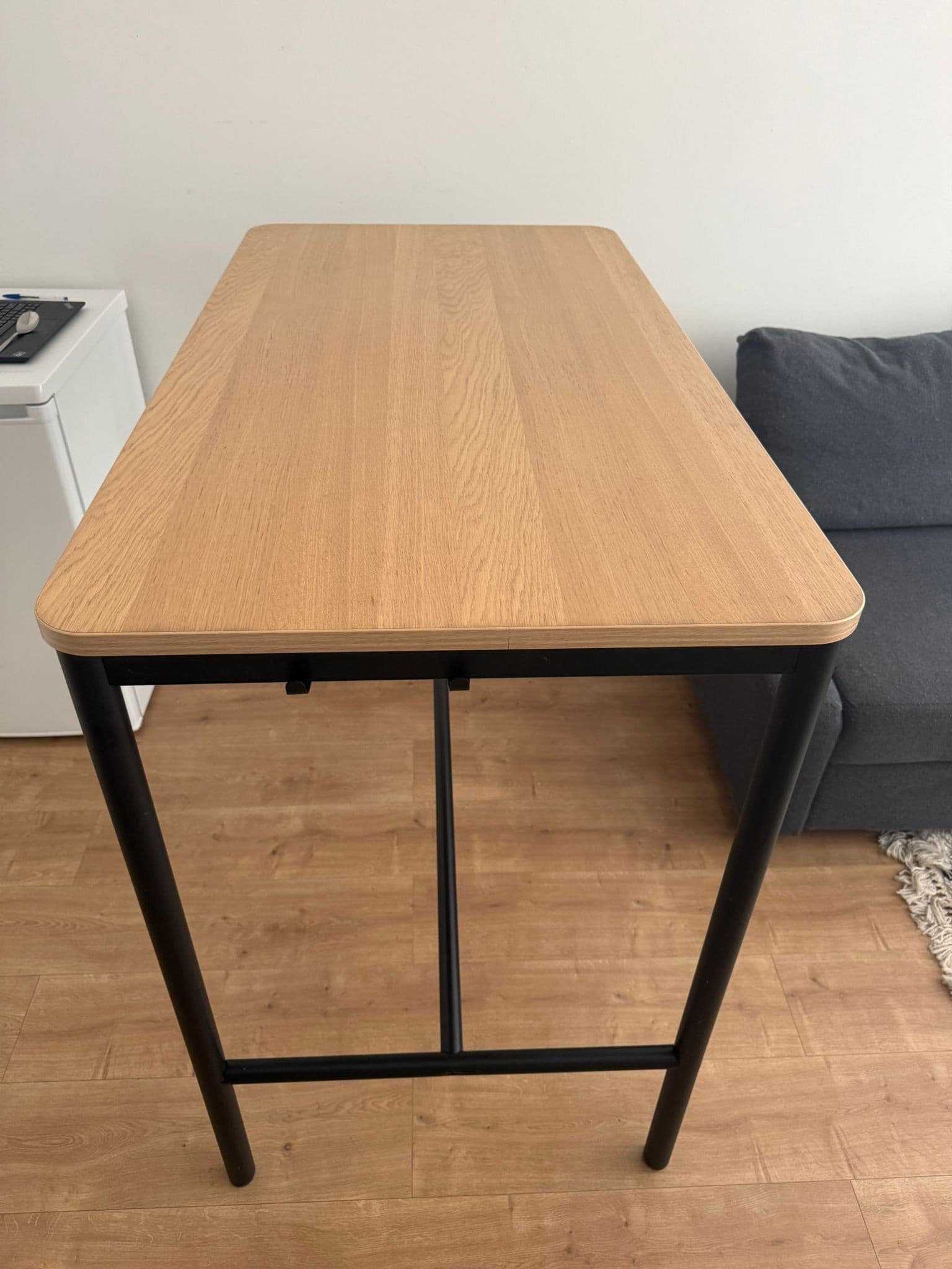 MITTZON mesa de reuniões, chapa de nogueira/preto, 140x68x75 cm